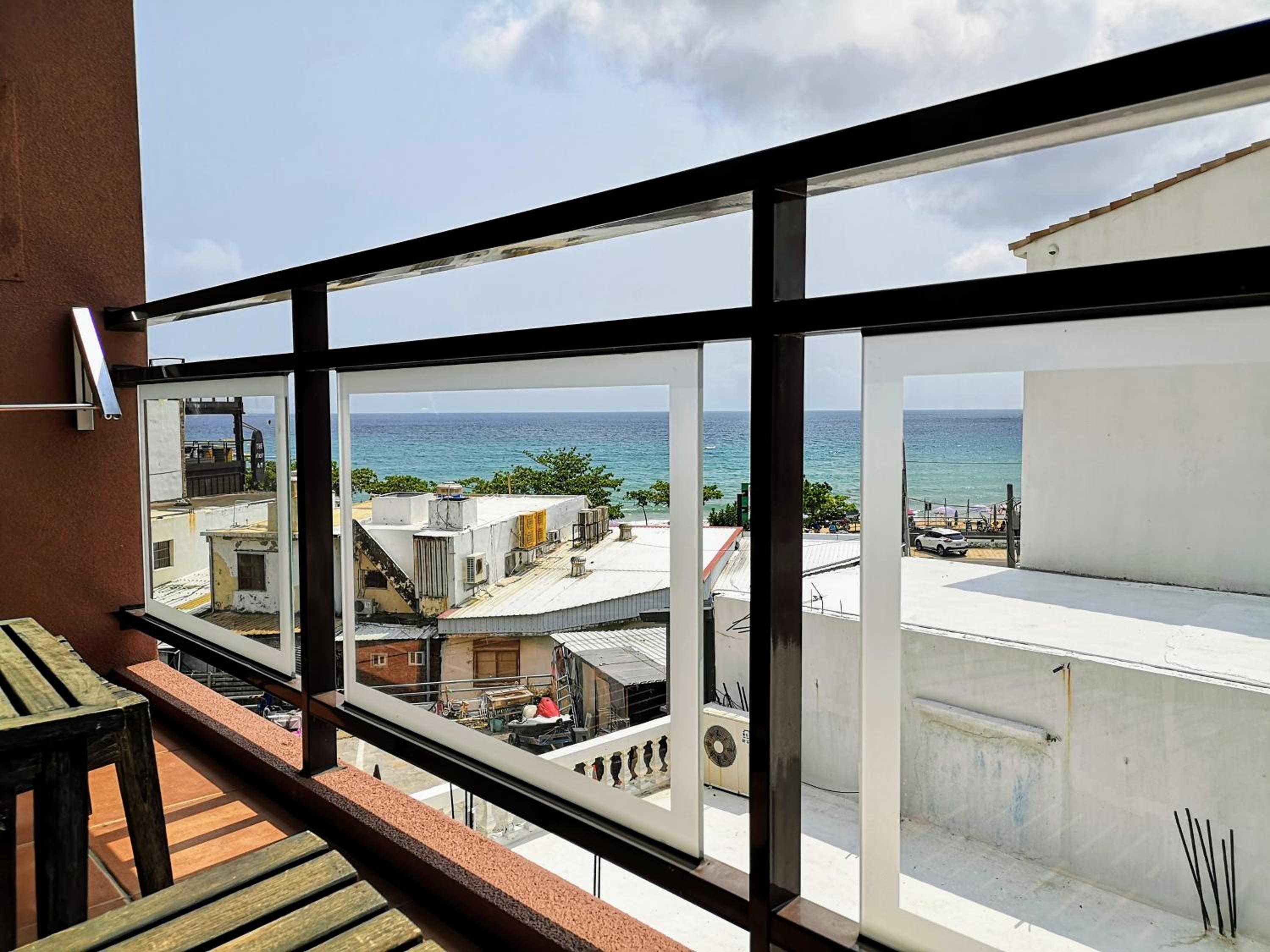 Deluxe Double Room with Side Sea View - Photo 10