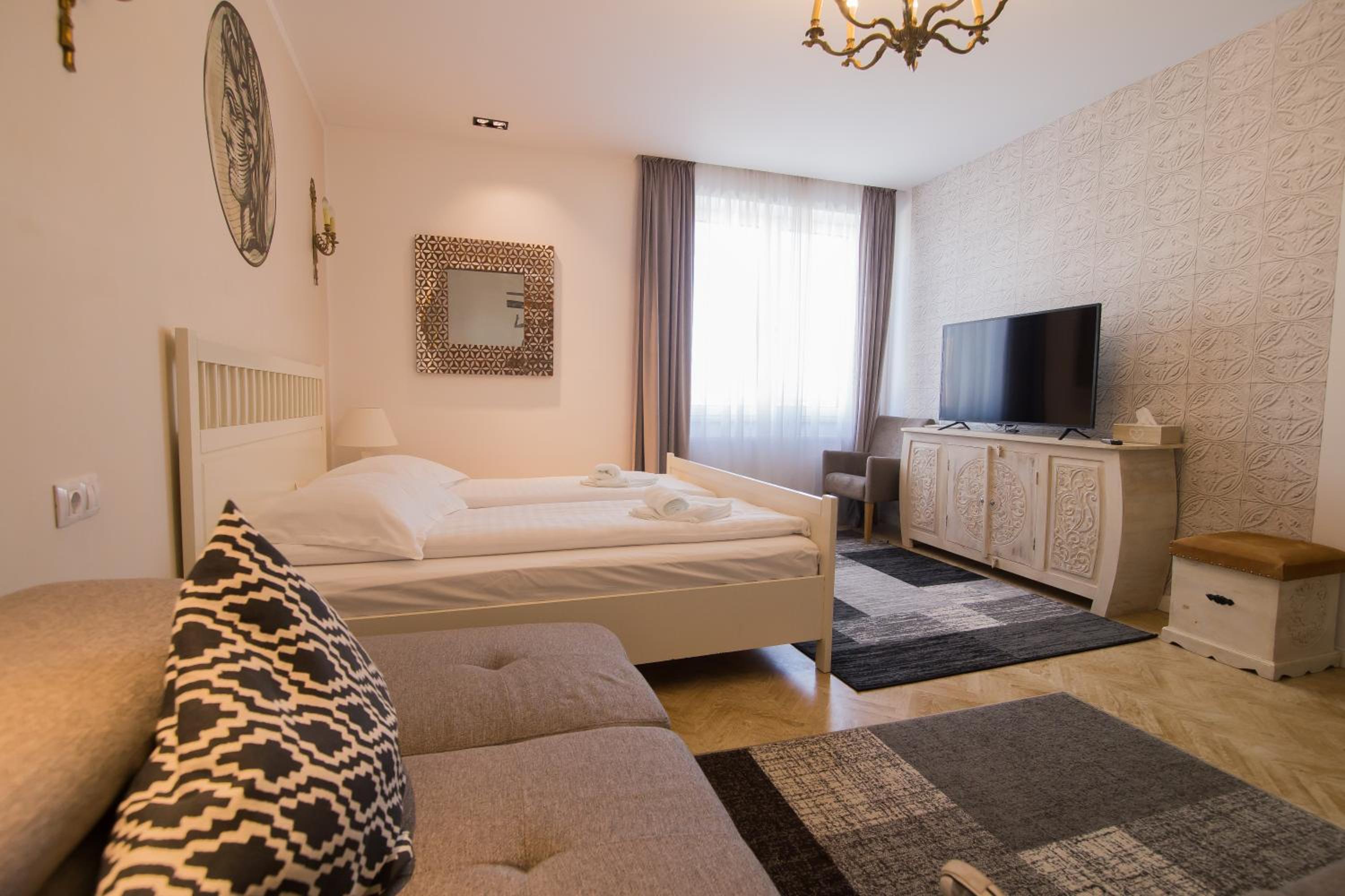 Suite - Photo 3