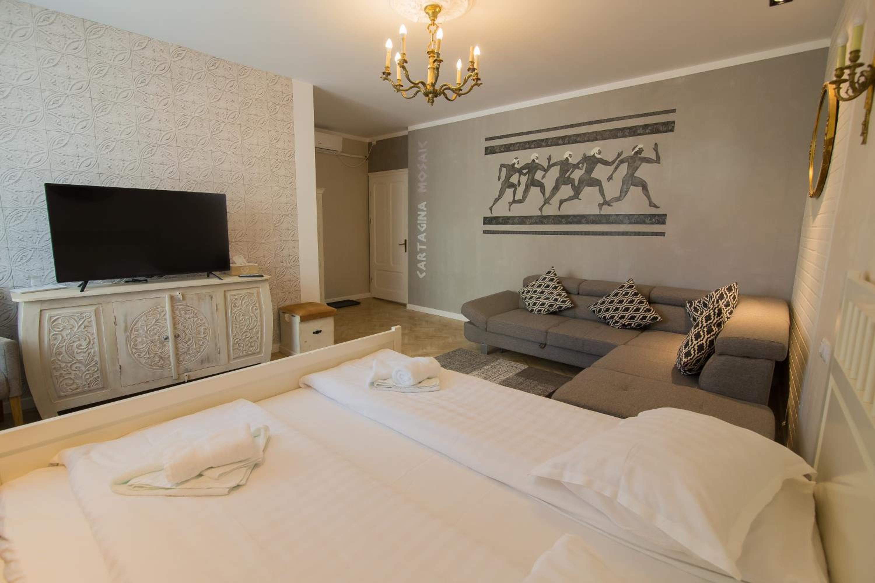 Suite - Photo 6