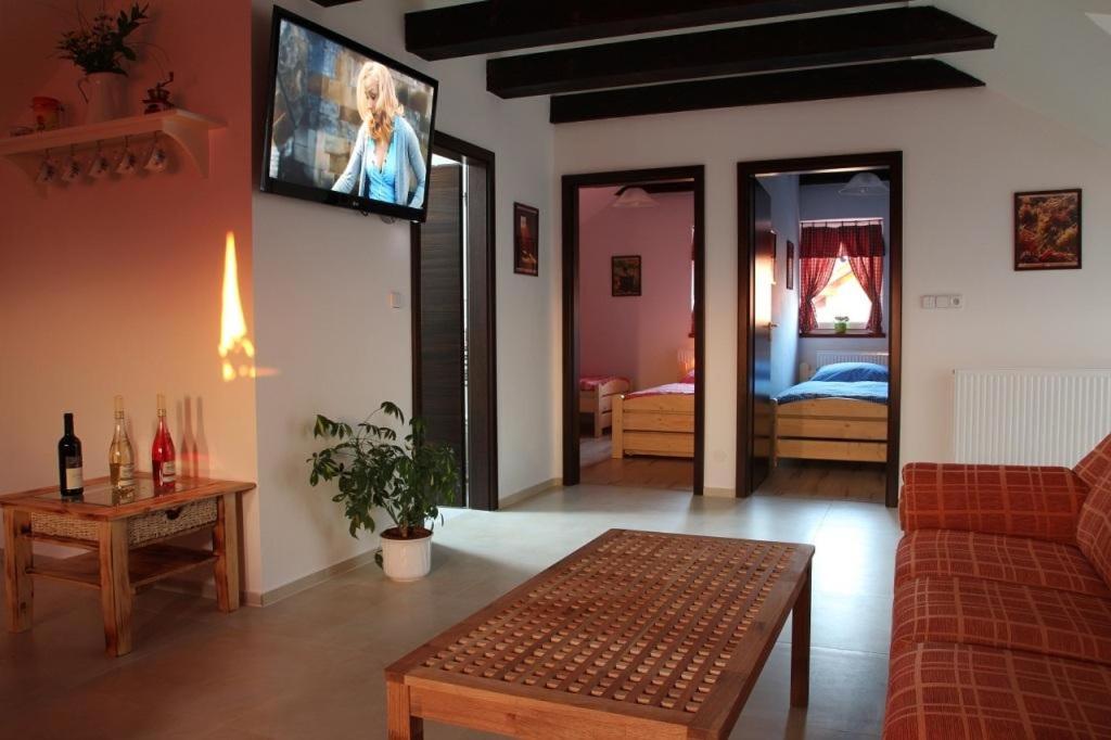 Five-Bedroom House photo 1