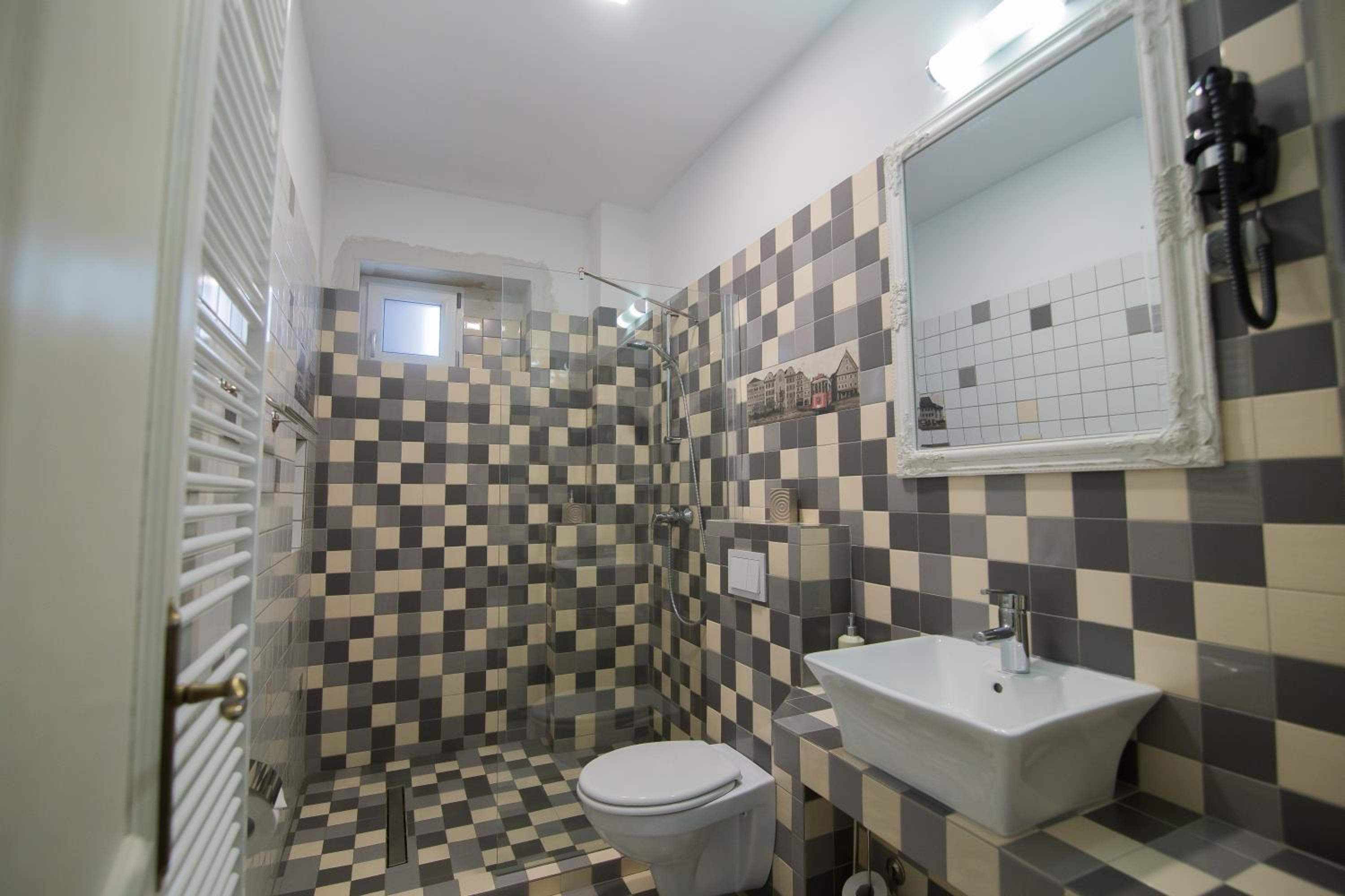 Suite - Photo 5
