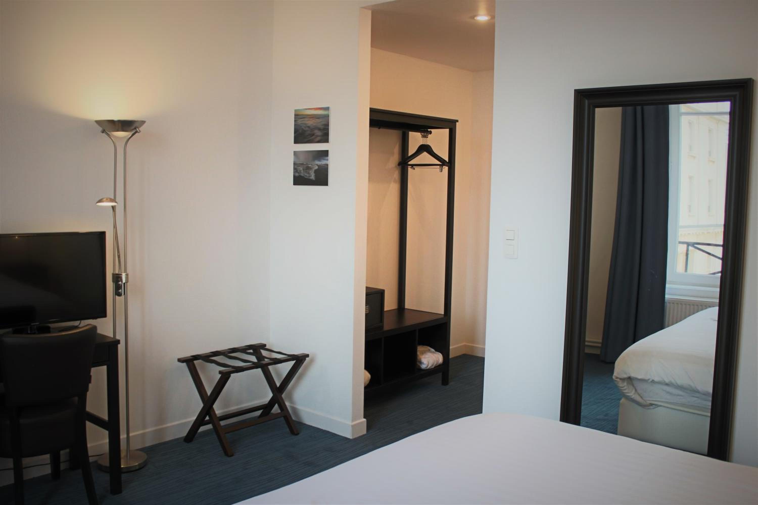 Classic Twin Room - Photo 10