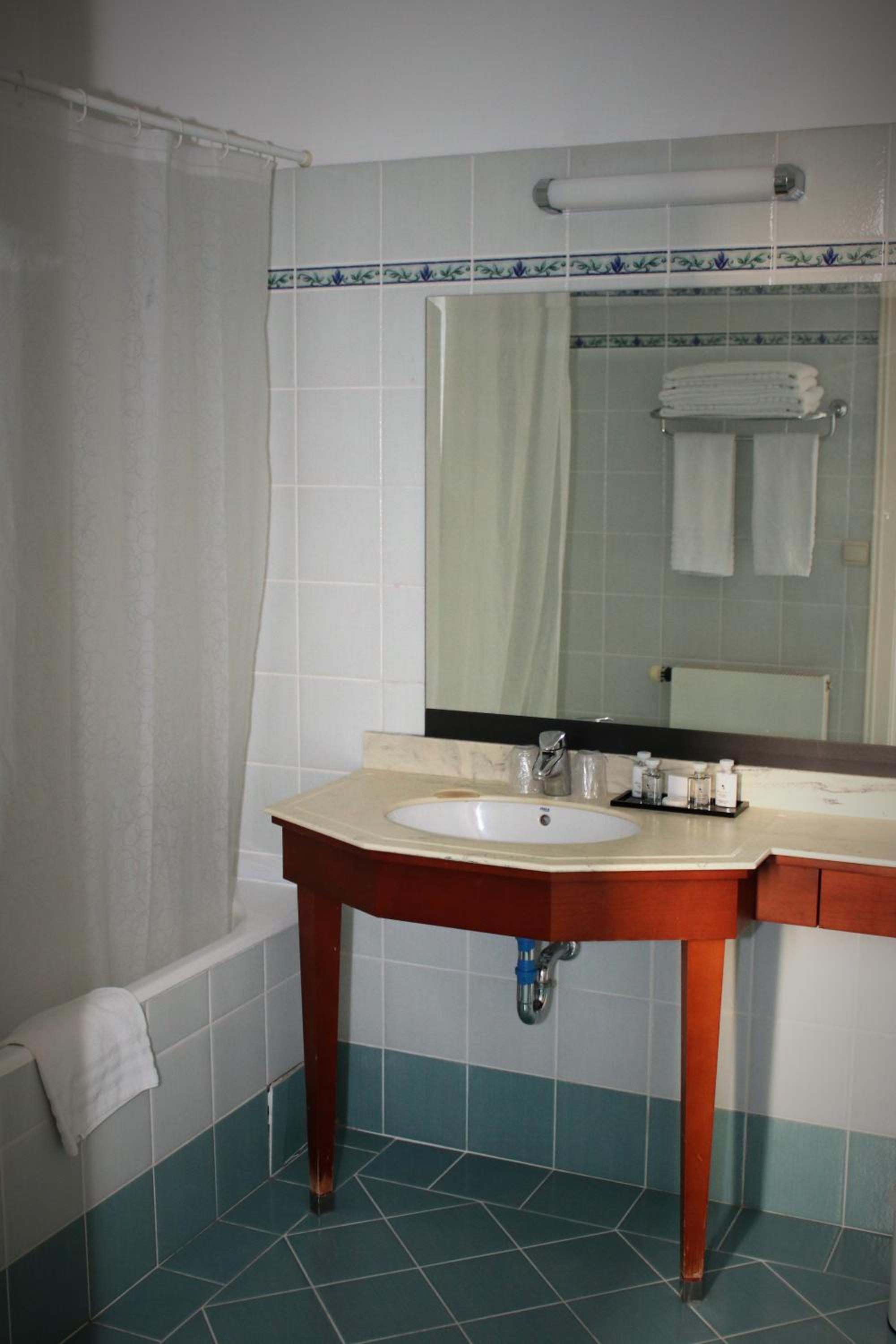 Classic Twin Room - Photo 5
