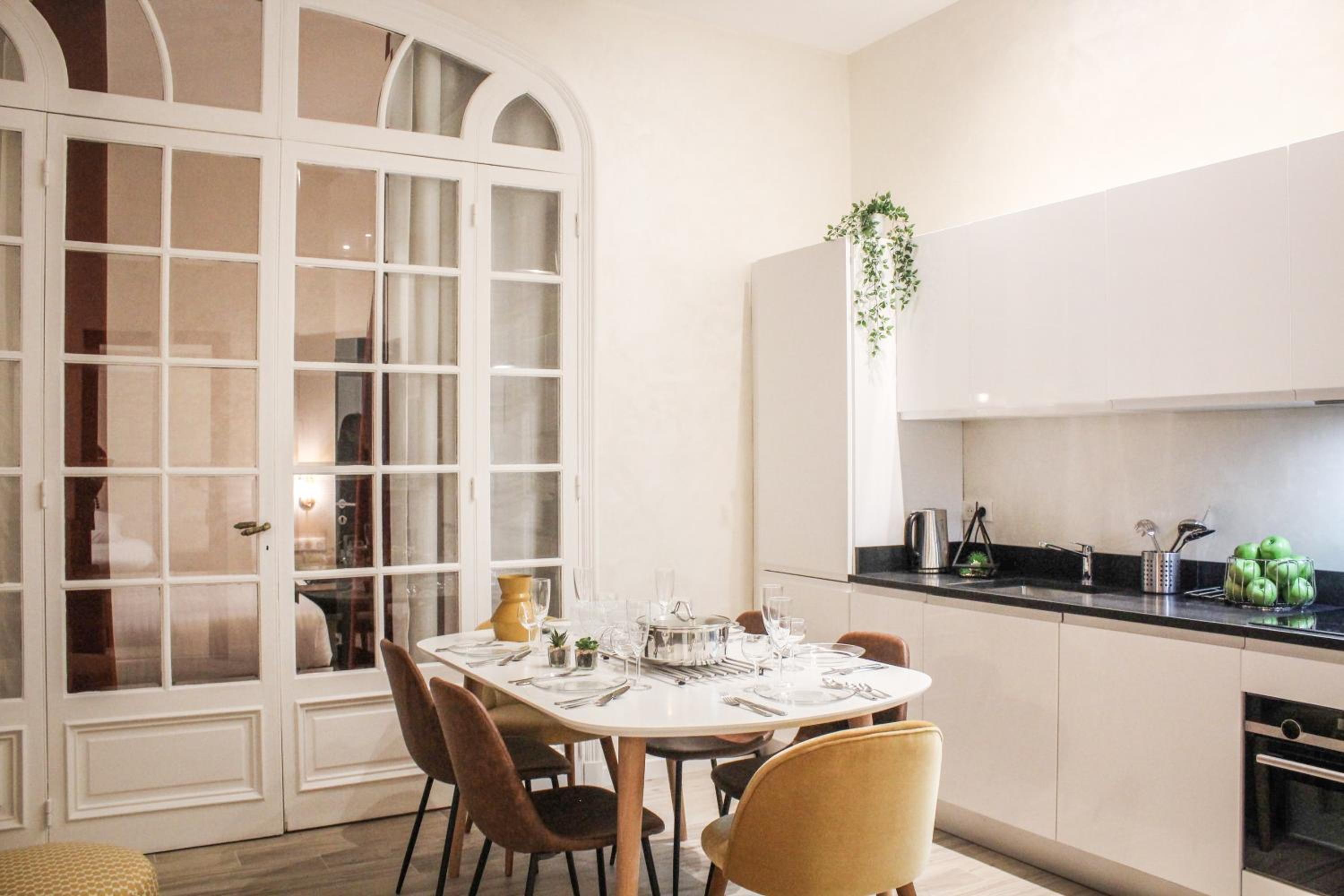 OSCAR -Two-Bedroom Apartment with Sofa Bed - Photo 6