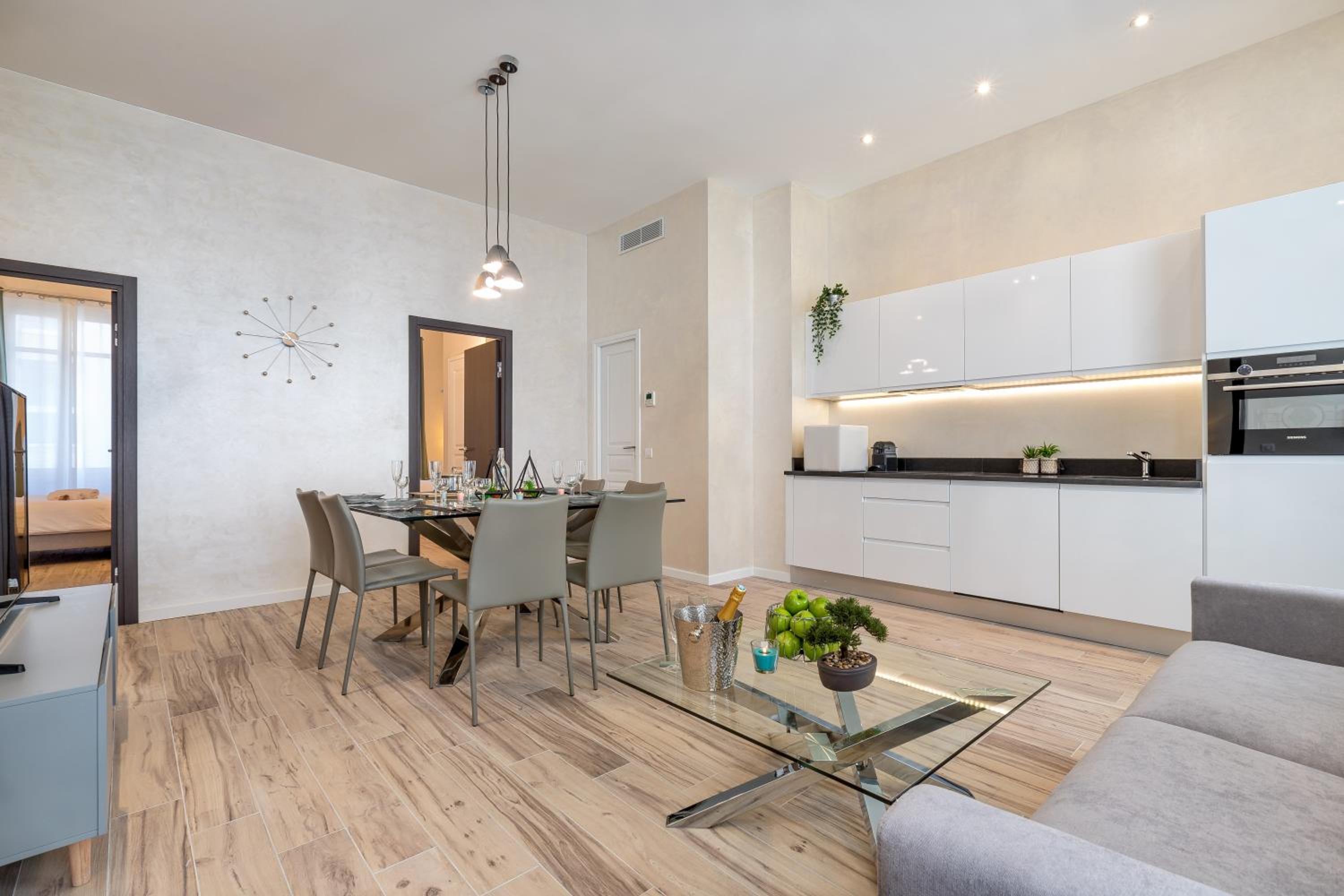 BALZAC - Three-Bedroom Apartment with sofa bed - Photo 8