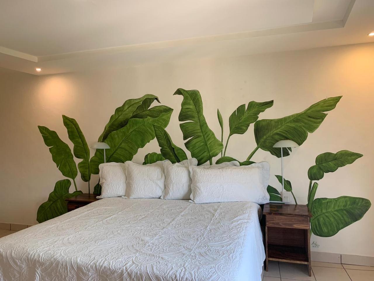 Queen Room with Balcony - Photo 1