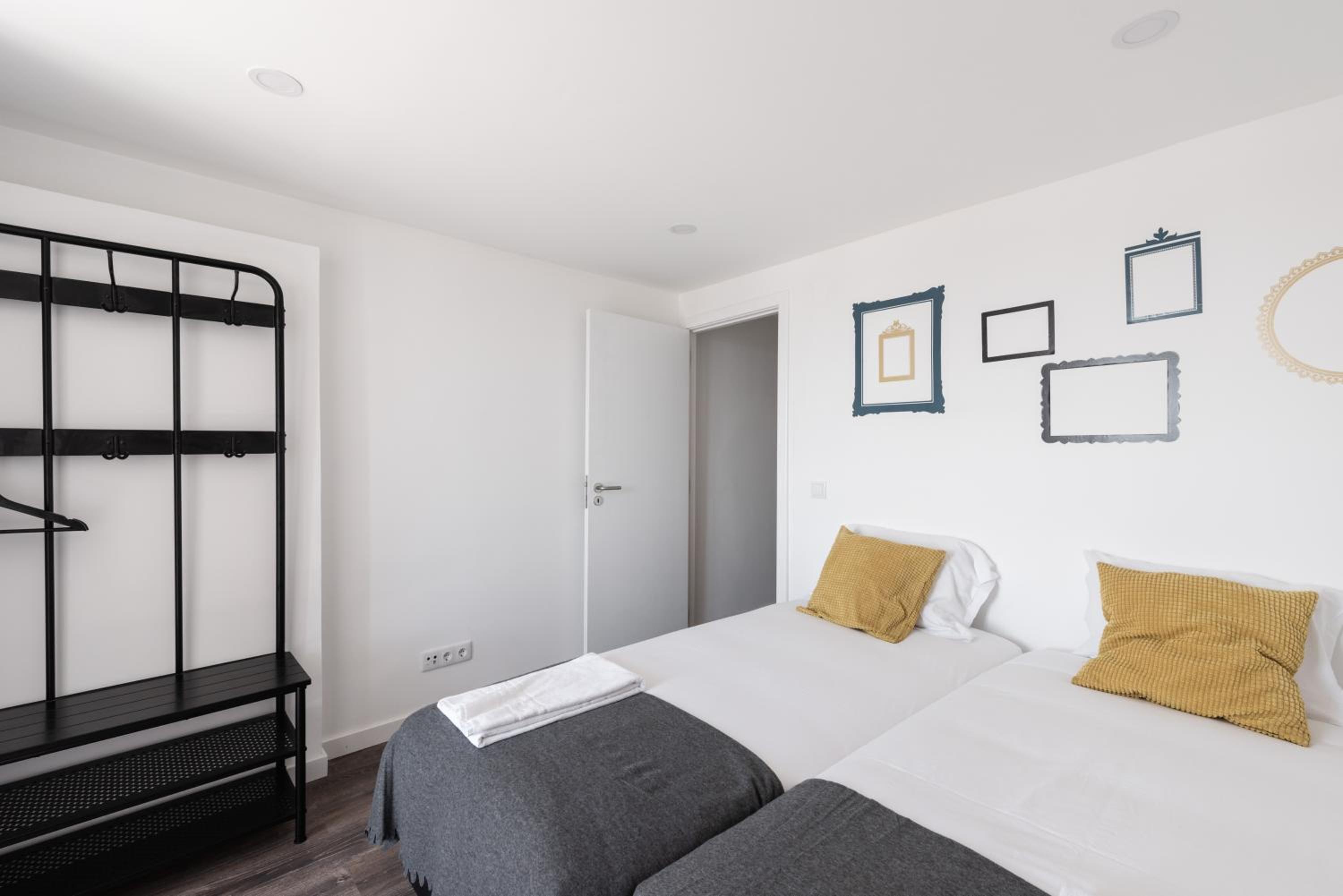 Four-Bedroom Apartment photo 1