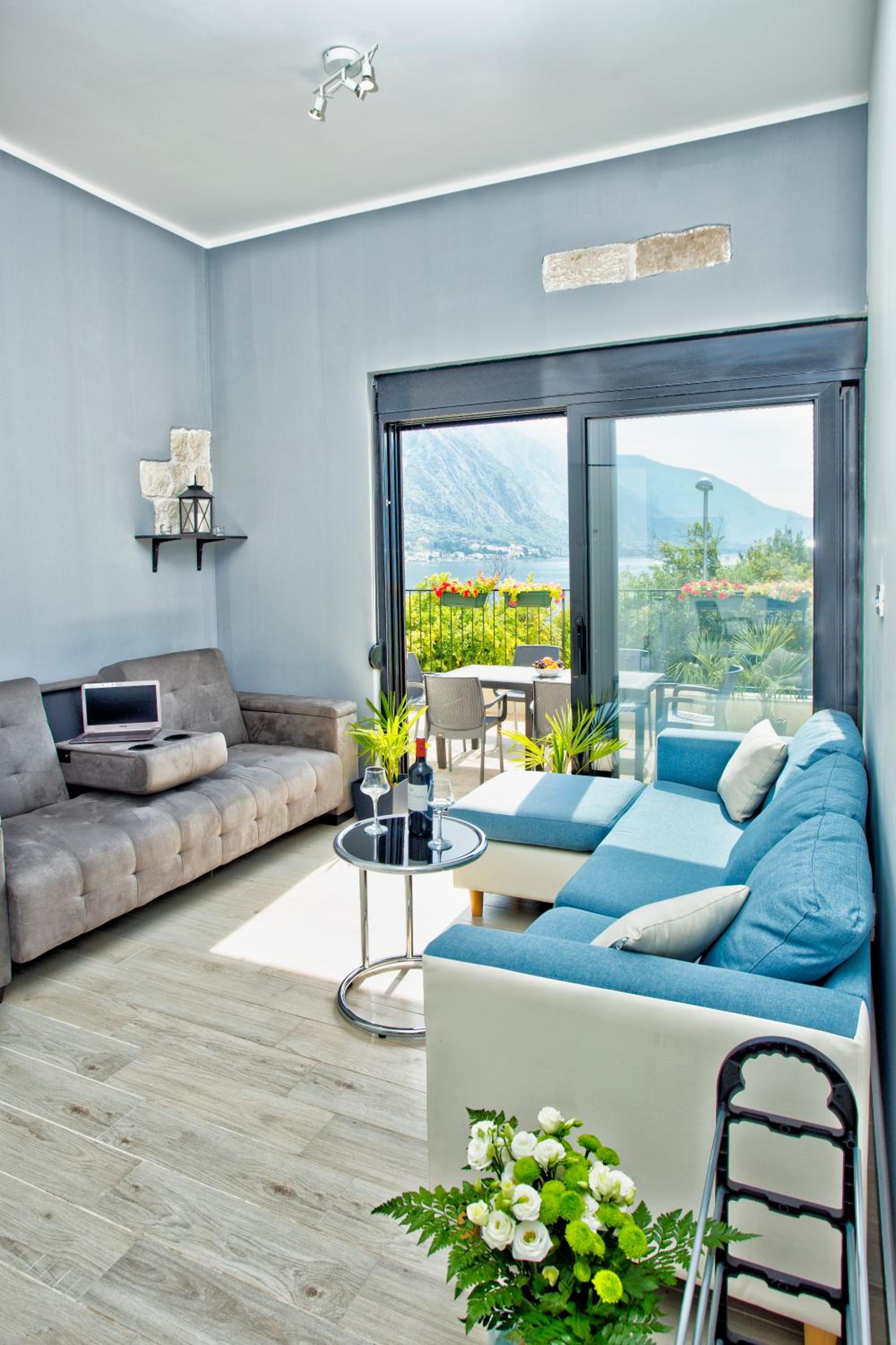 Apartment With Sea View