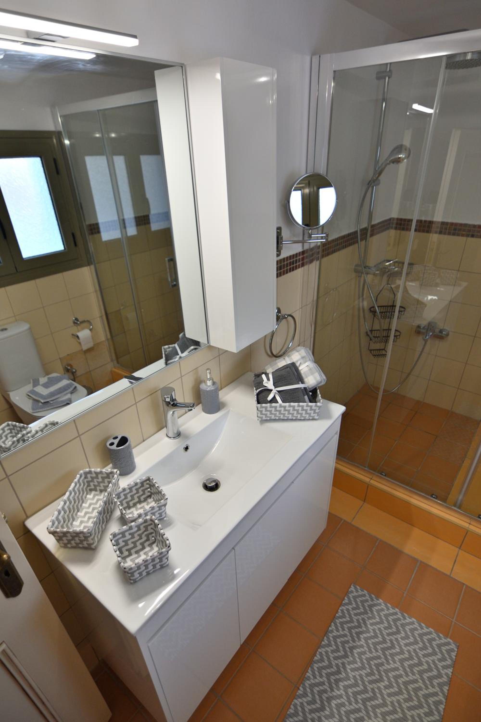Two-Bedroom Apartment - Photo 11