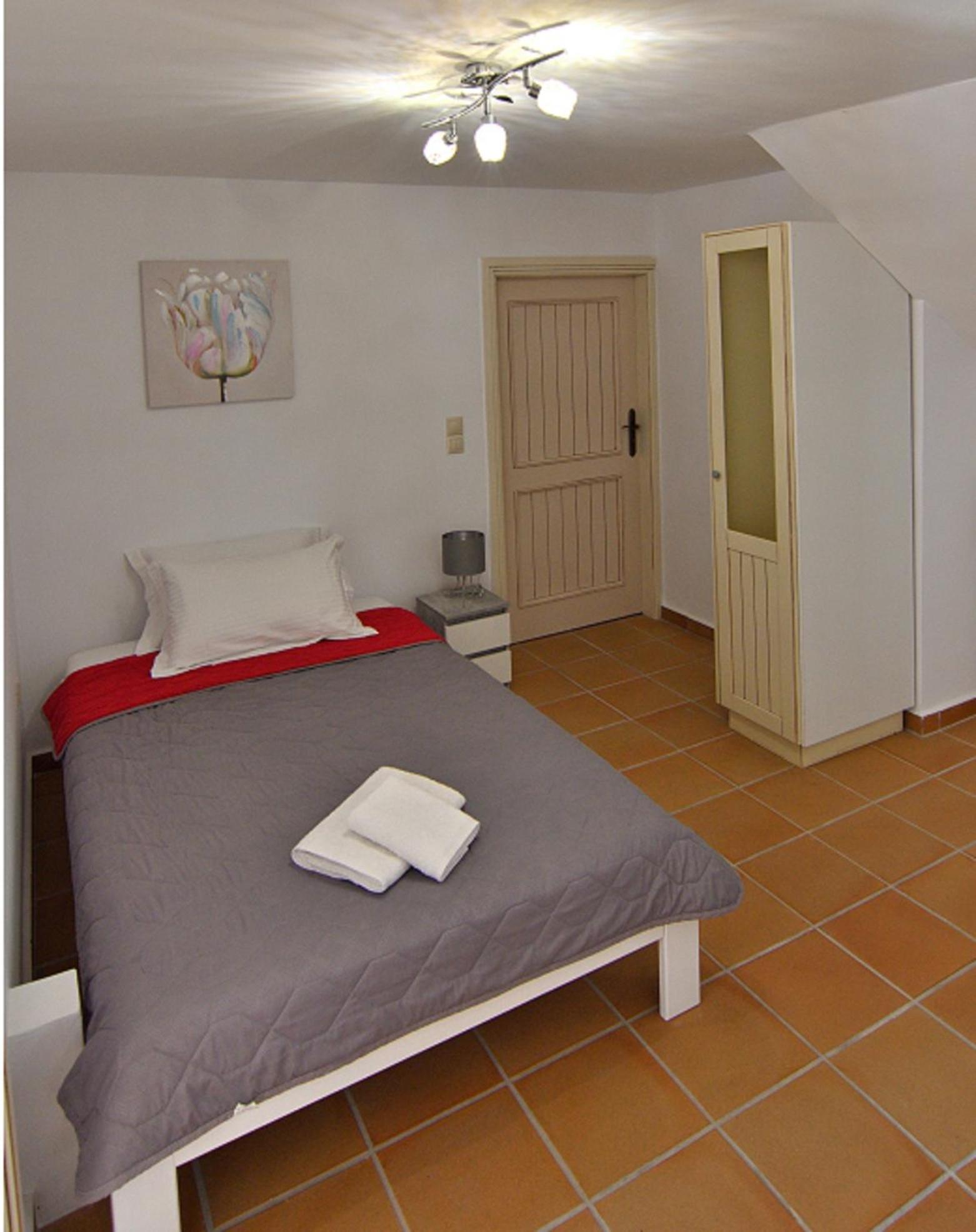 Two-Bedroom Apartment - Photo 8