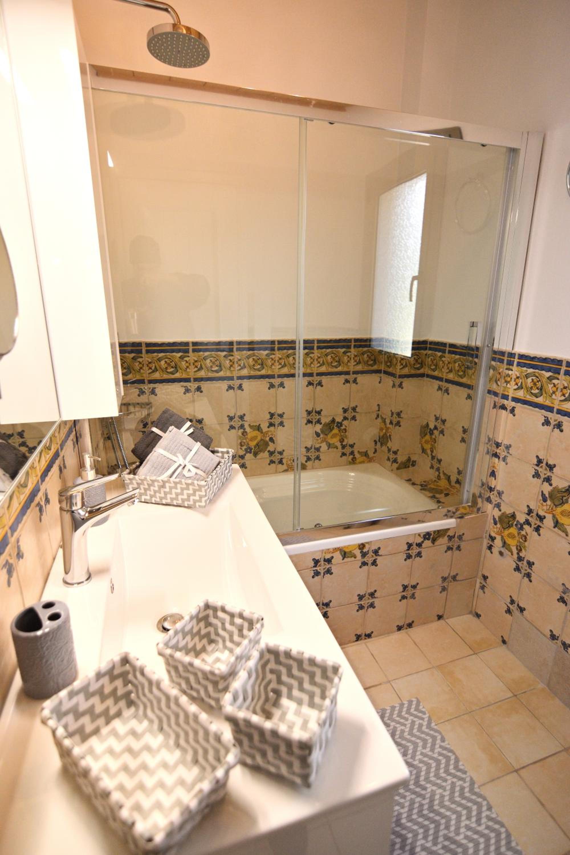 One-Bedroom Apartment - Photo 15