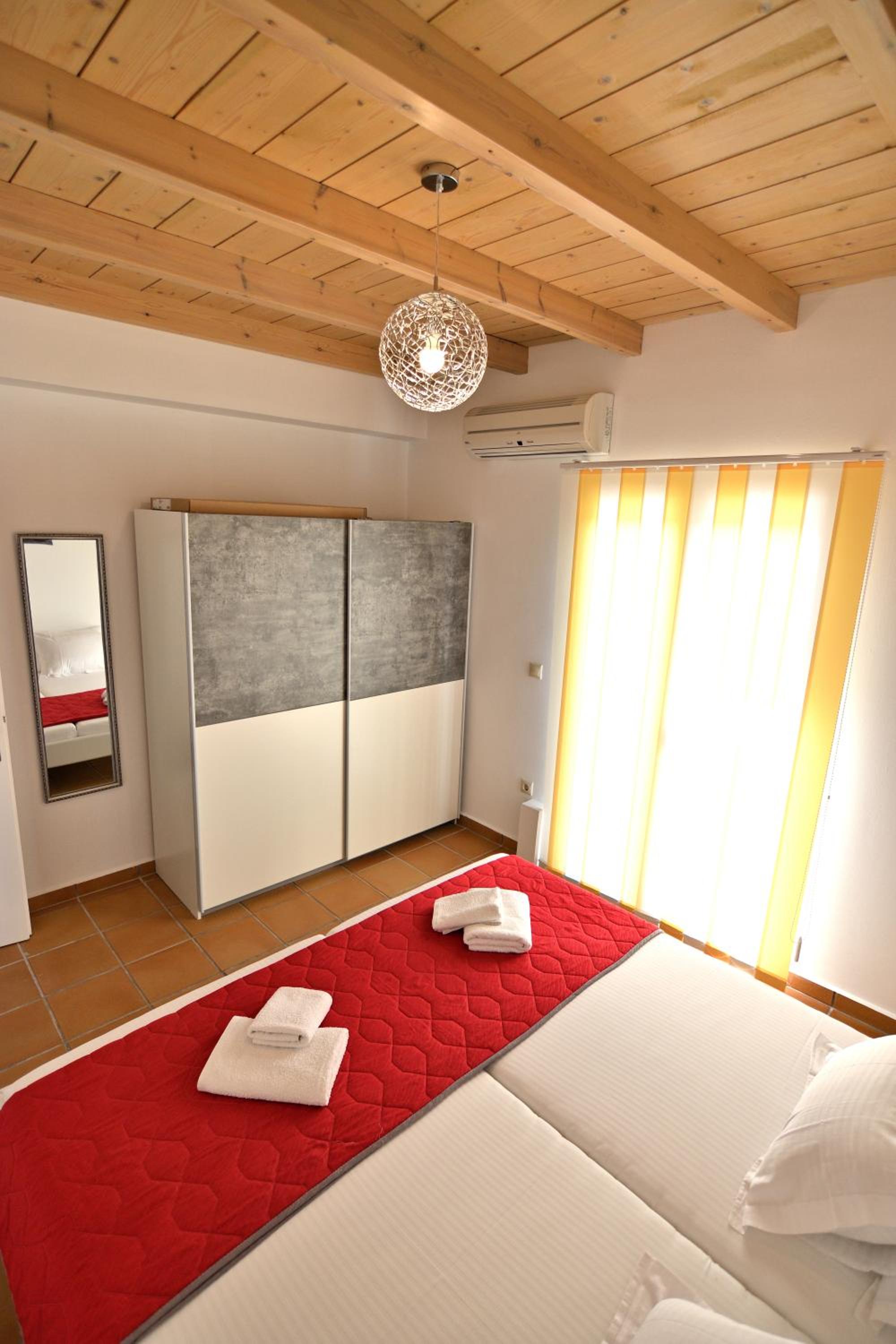 One-Bedroom Apartment - Photo 9