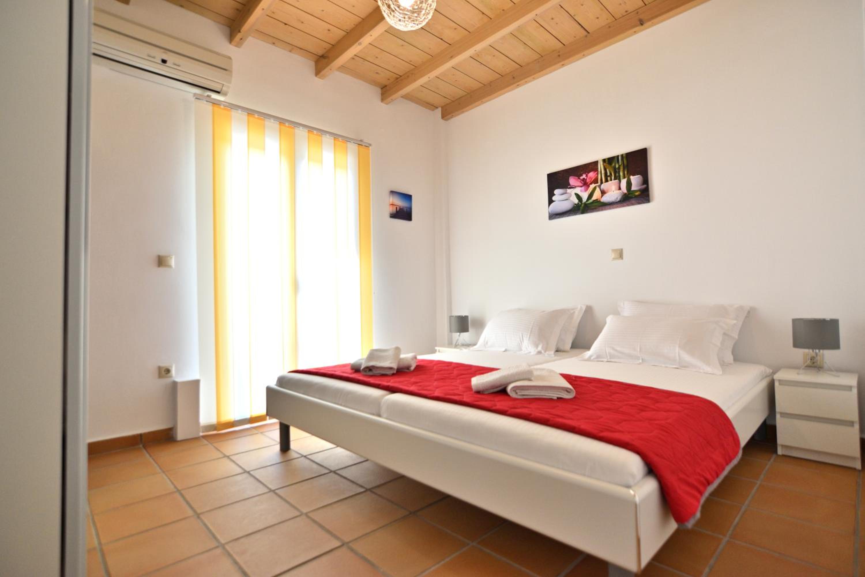 One-Bedroom Apartment - Photo 8