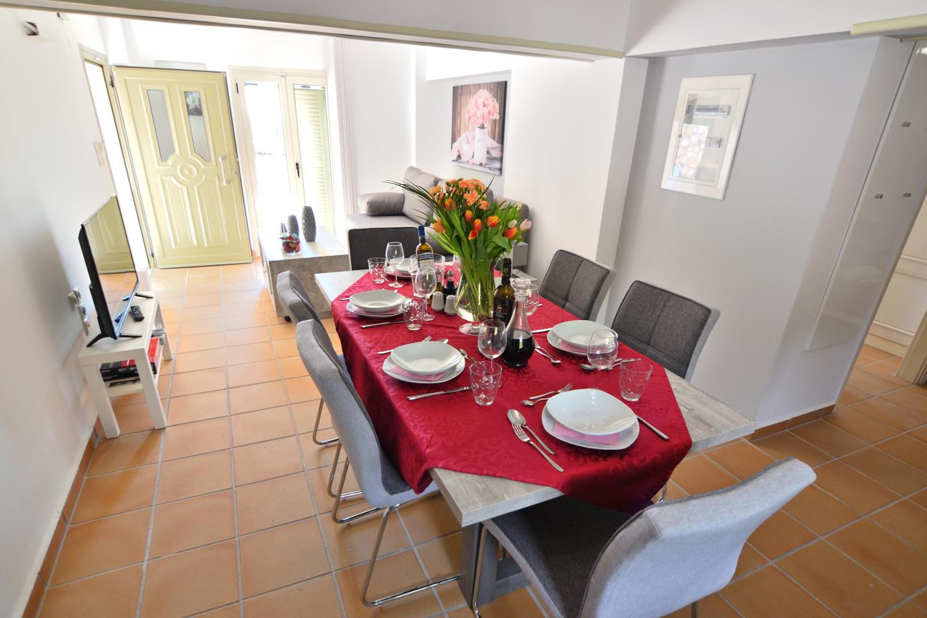 Two-Bedroom Apartment - Photo 2