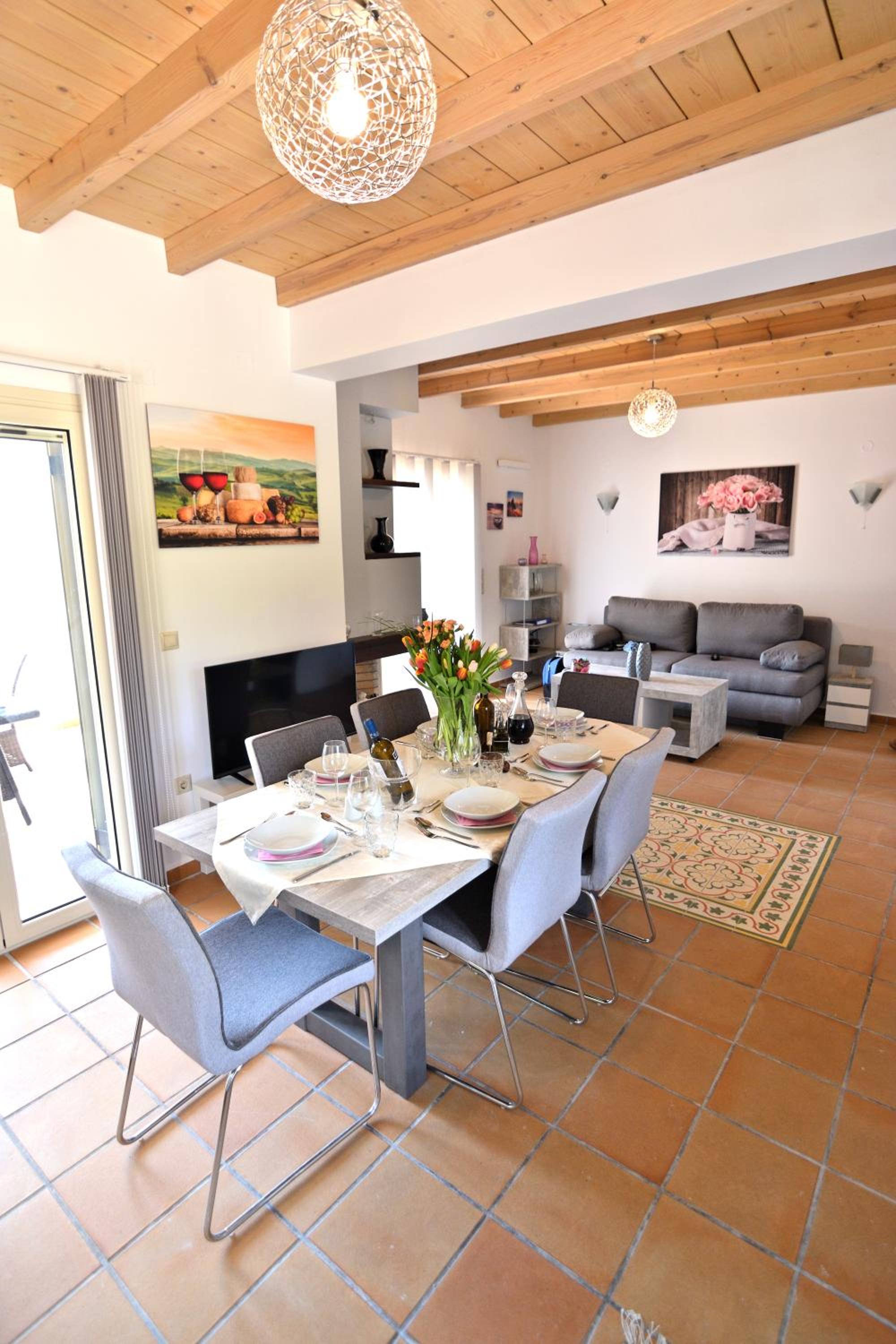 One-Bedroom Apartment - Photo 2