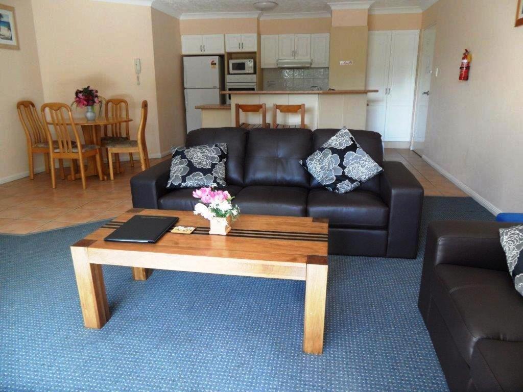 Two-Bedroom Apartment with Pool View photo 2