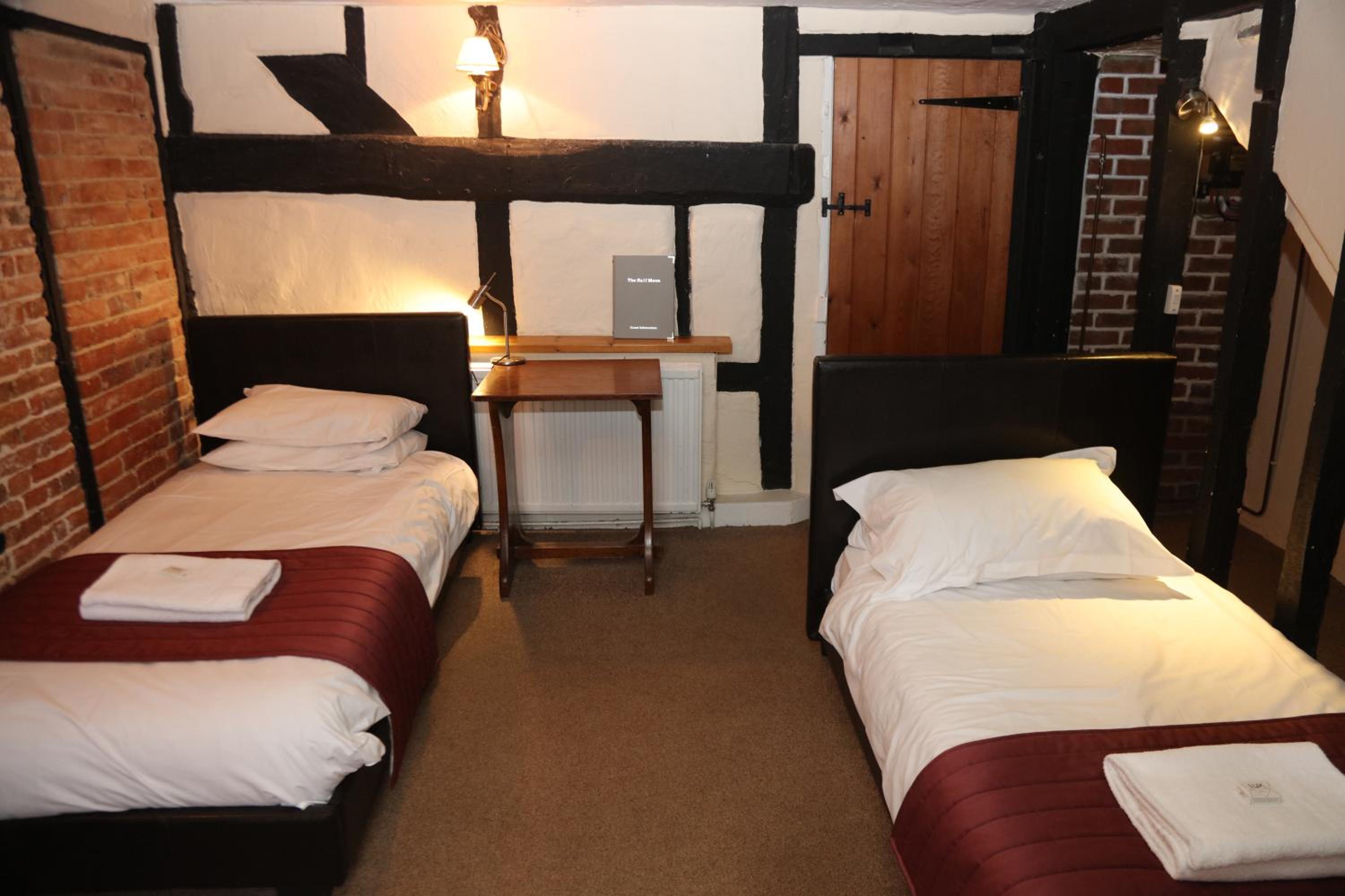 Twin Room - Photo 1