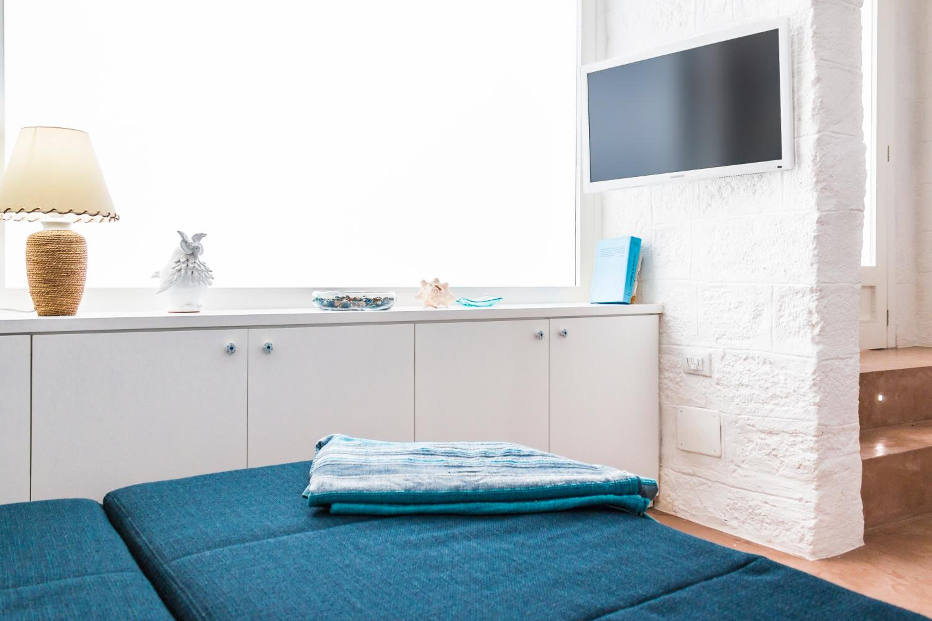 One-Bedroom Apartment - Photo 9