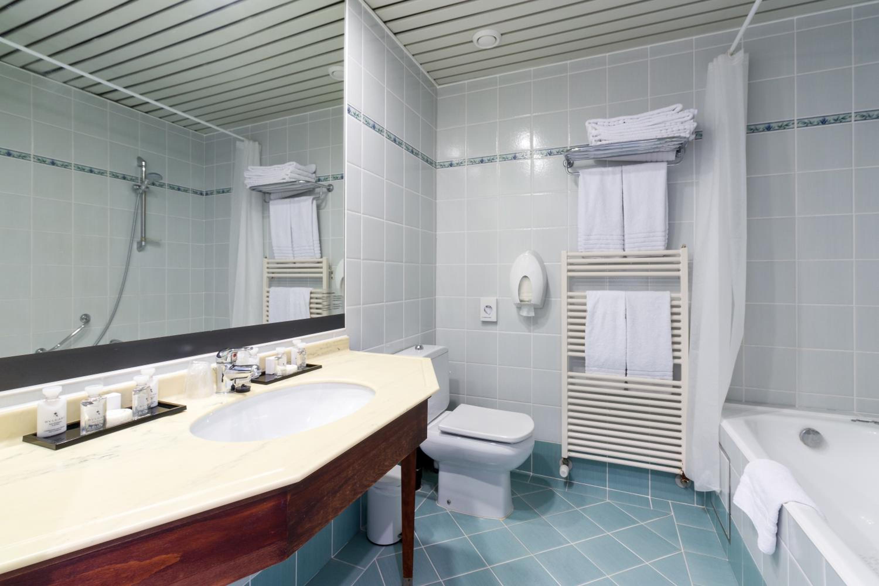 Classic Twin Room - Photo 2