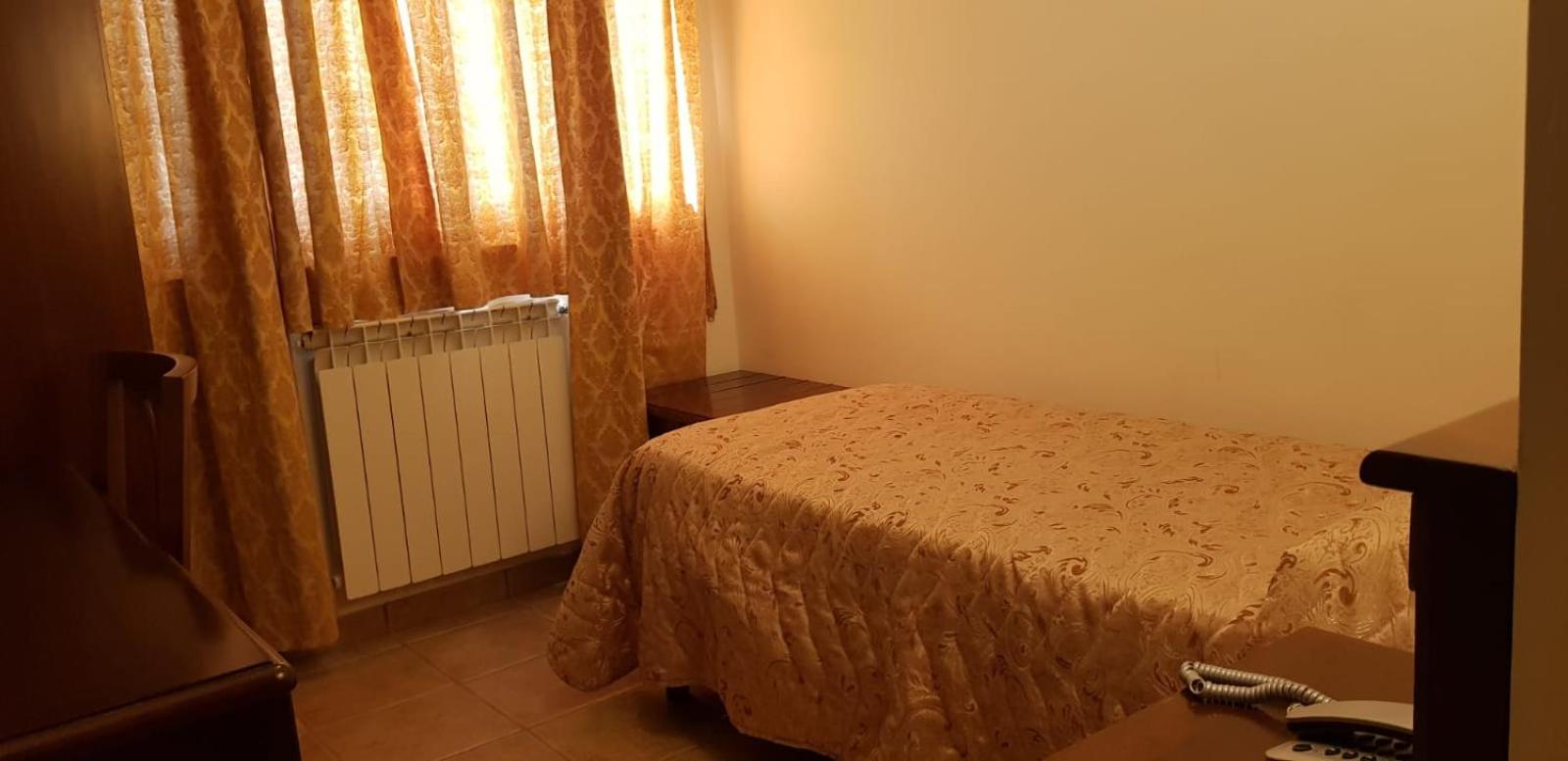 Single Room with Private Bathroom photo 2