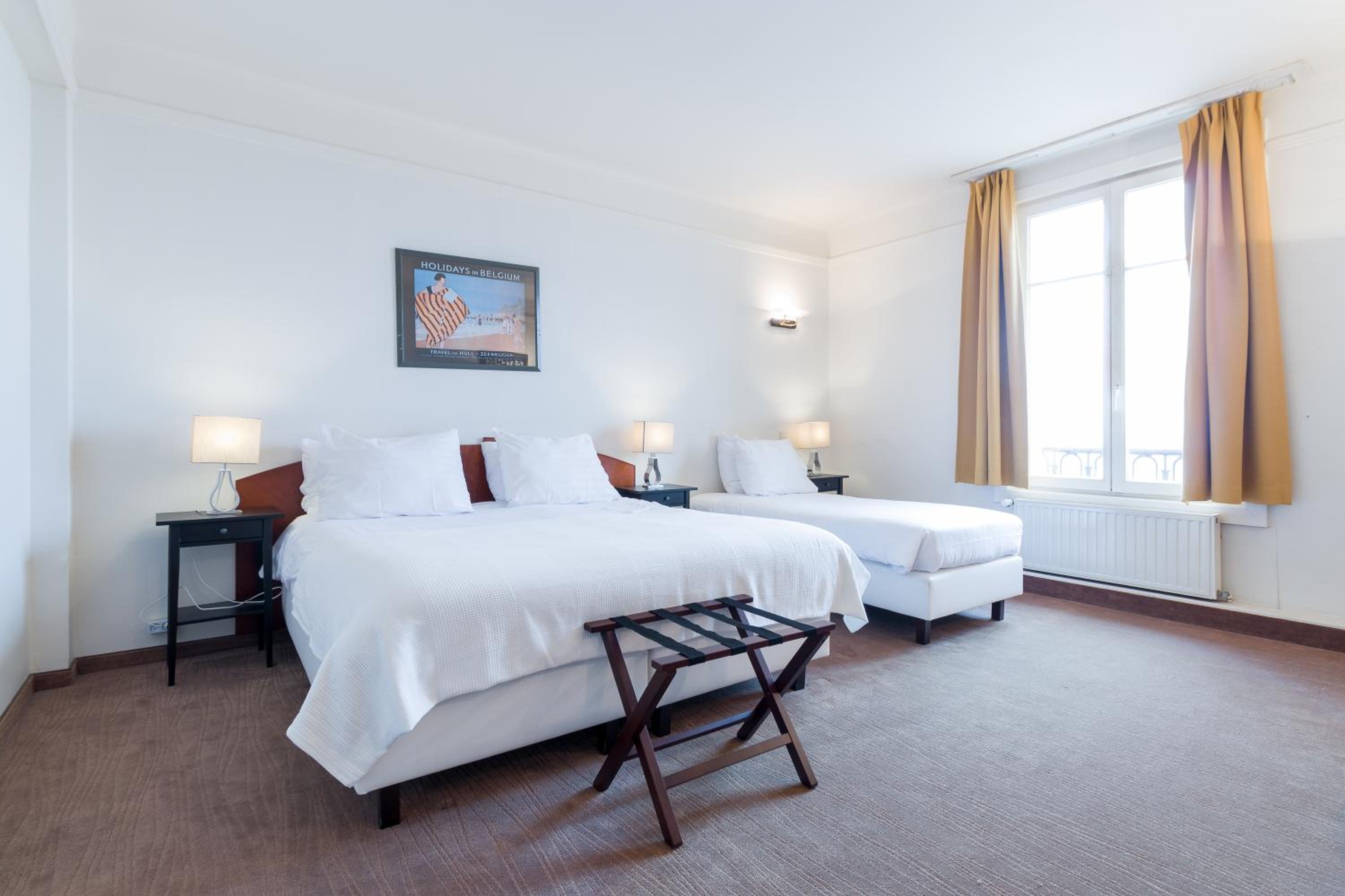 Classic Triple Room with Sea View - Photo 7