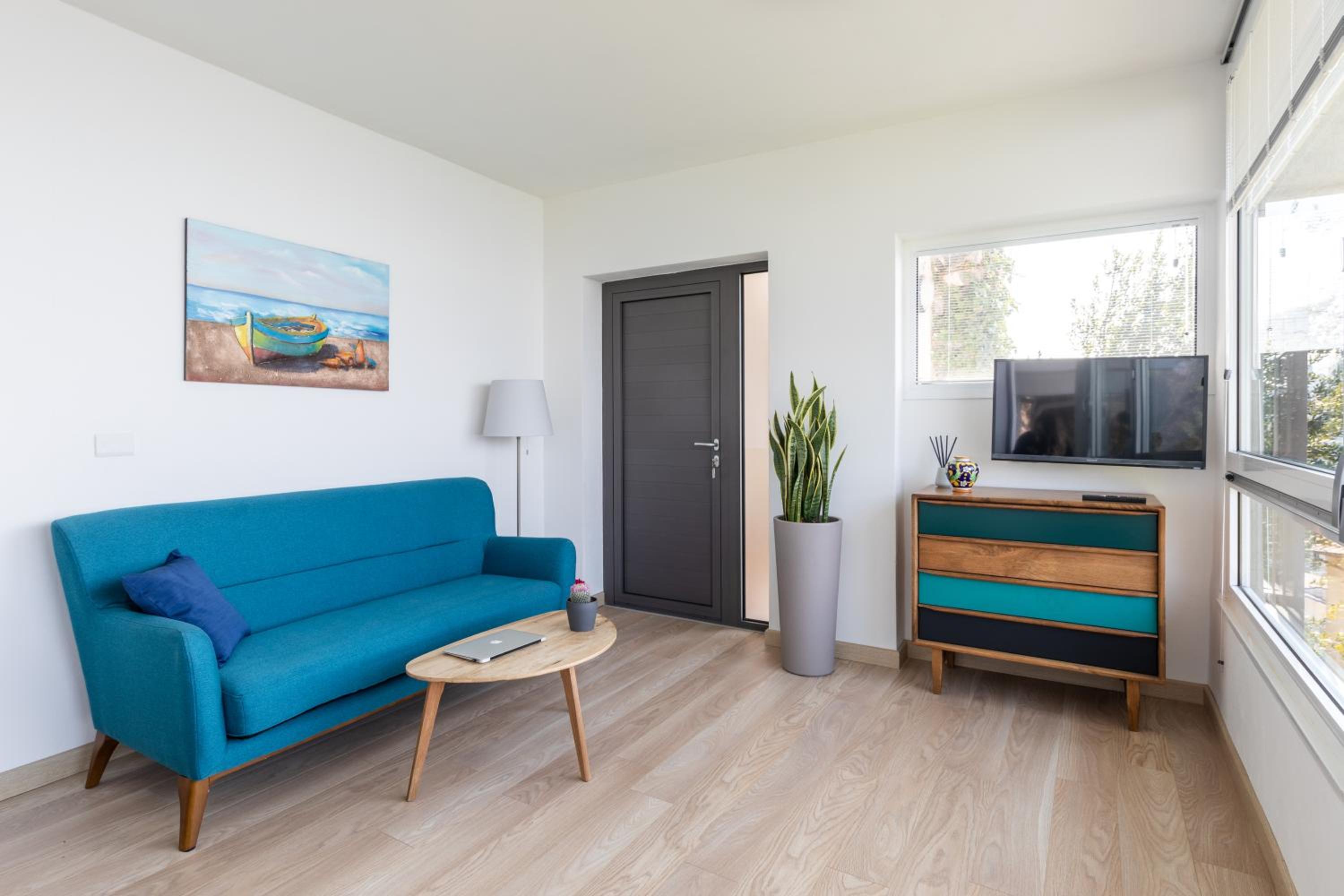 One-Bedroom Apartment photo 1