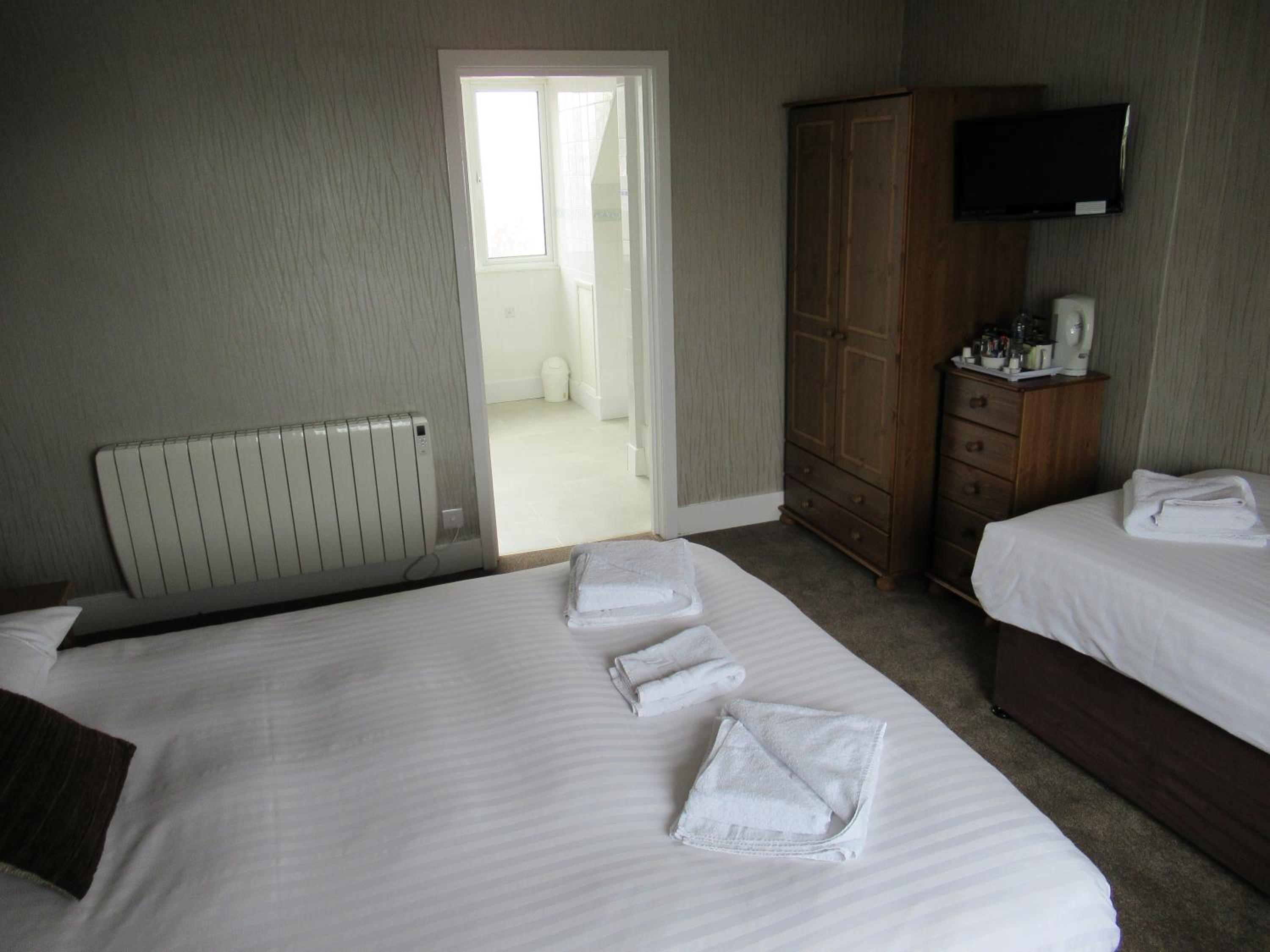 Family Room (2 Adults + 1 Child) with Sea View