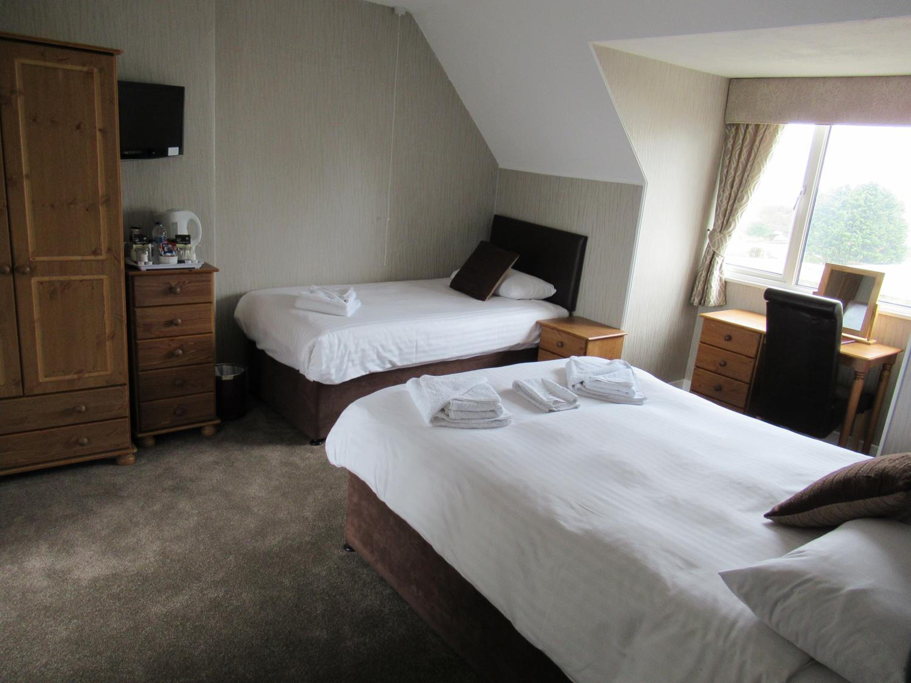 Family Room (2 Adults + 1 Child) with Sea View photo 2