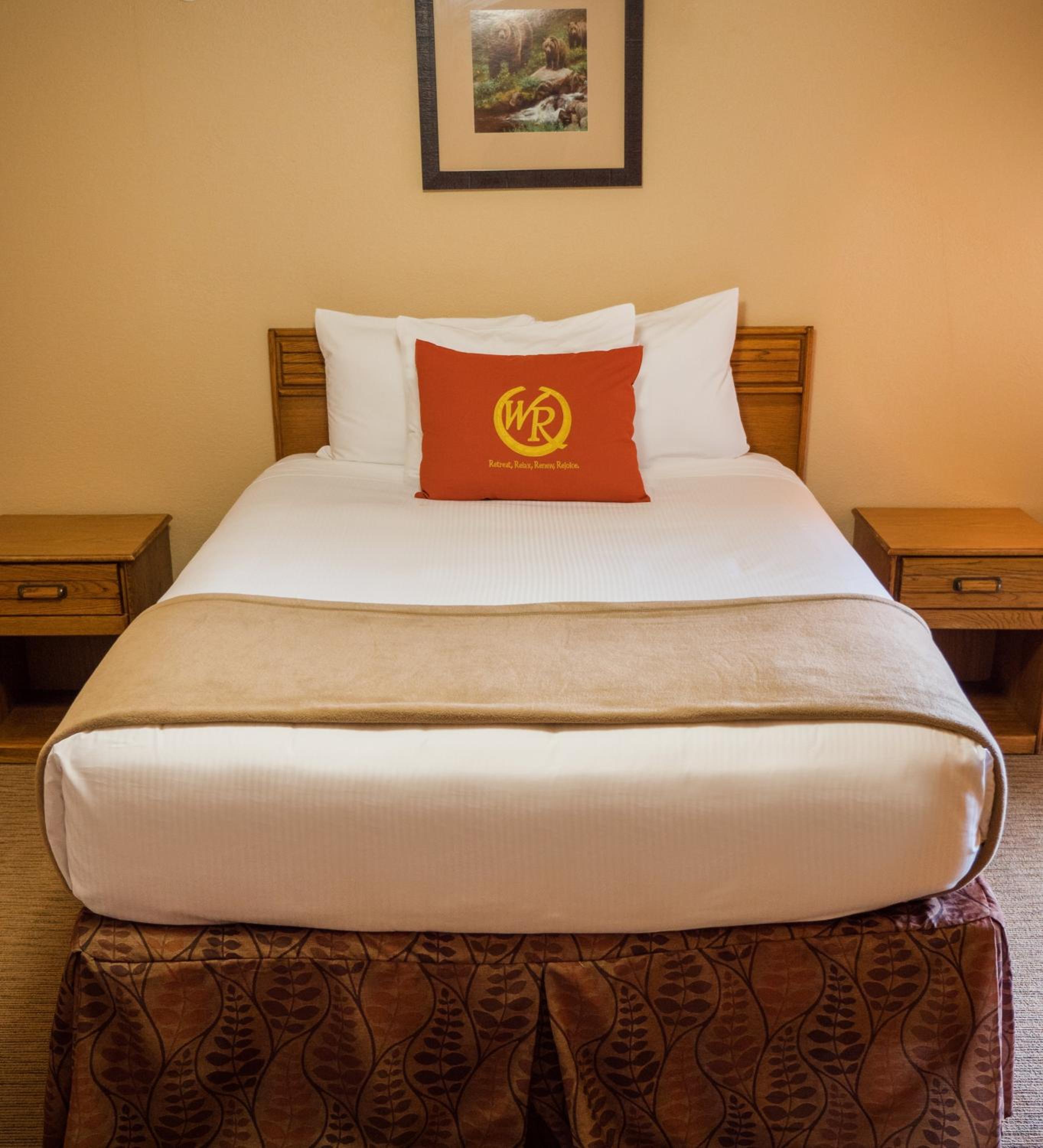 Queen Poolside Guestroom - Photo 1