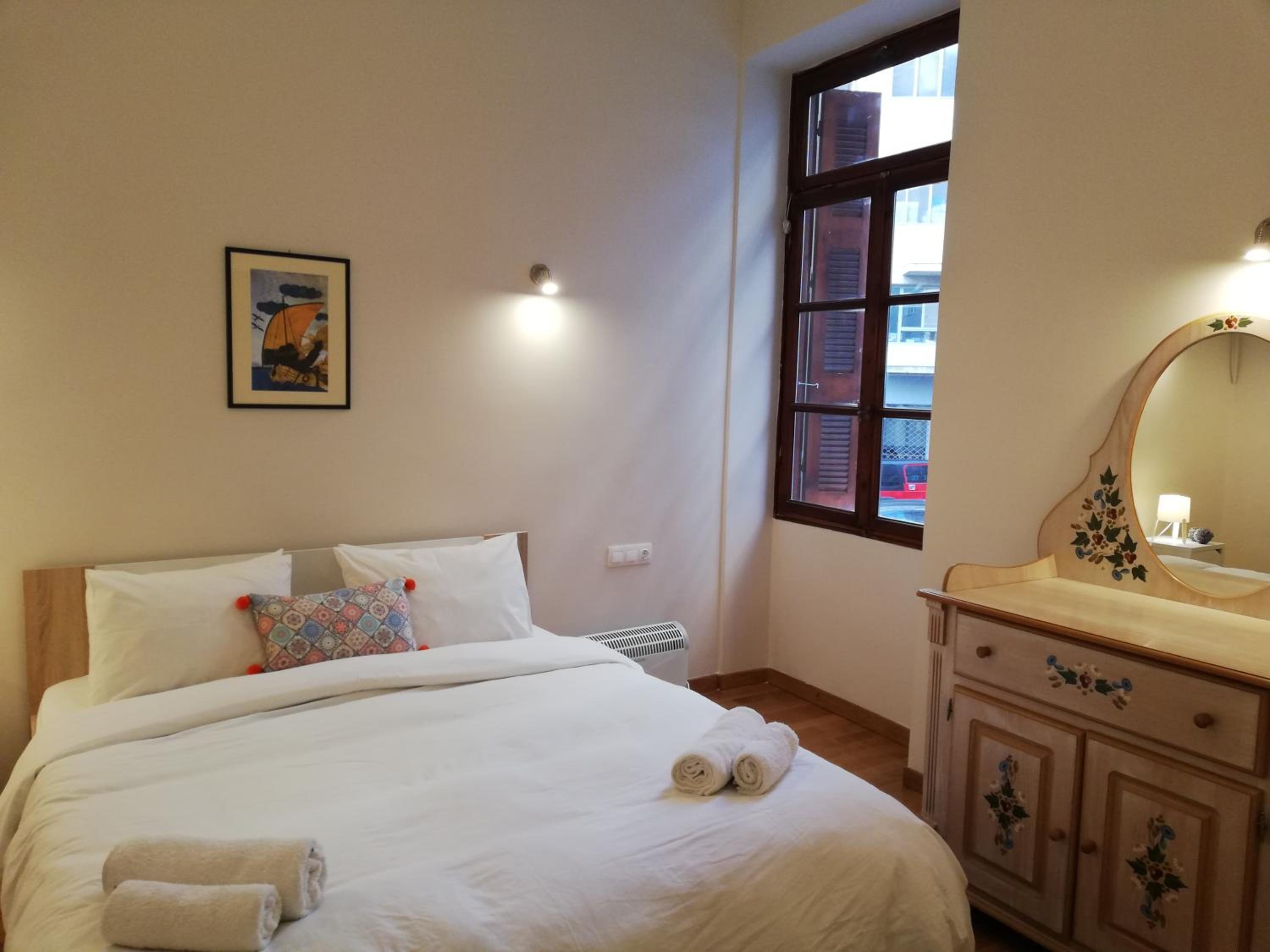 (1B) One-Bedroom Apartment photo 2