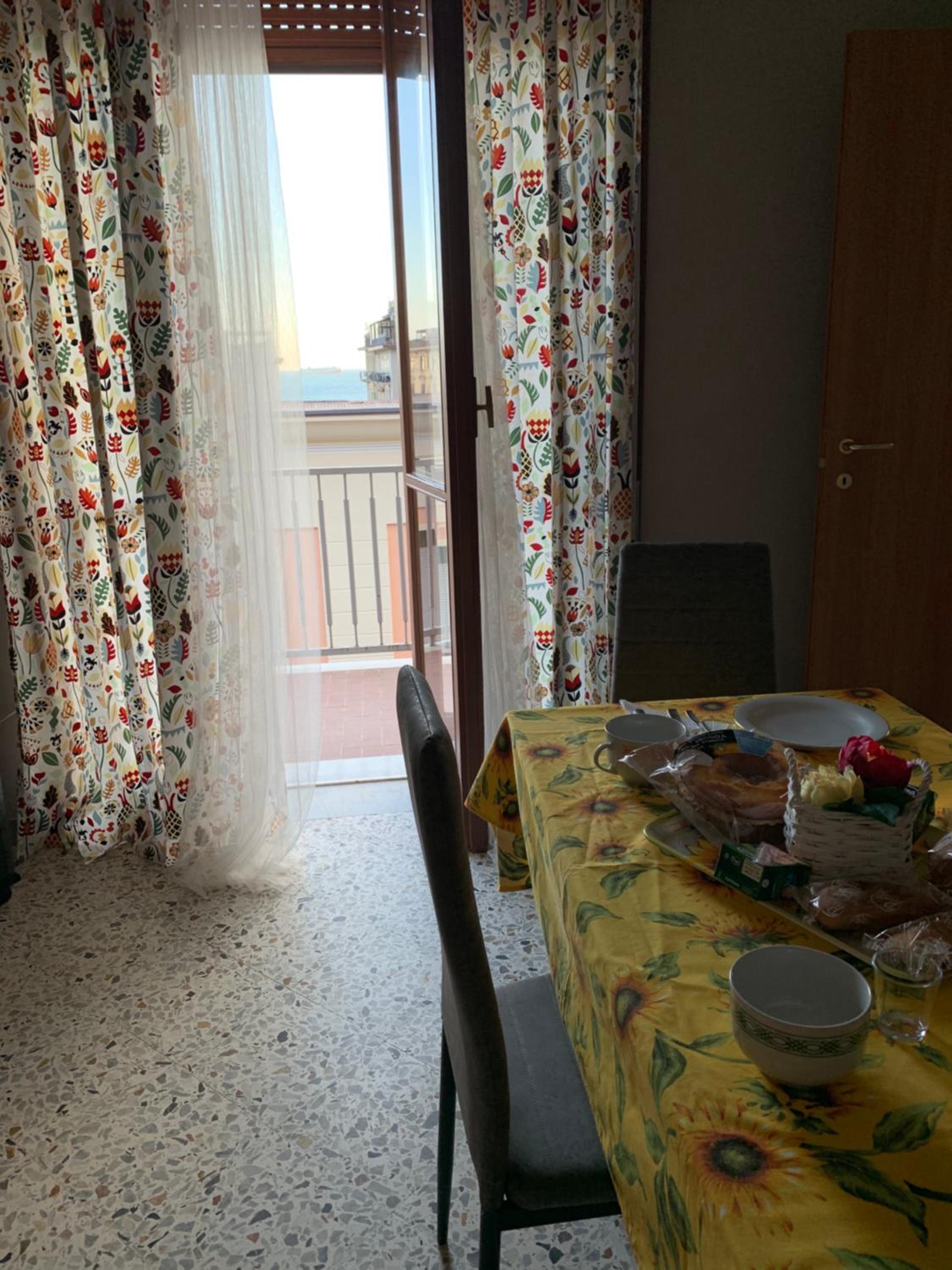 One-Bedroom Apartment - Photo 2
