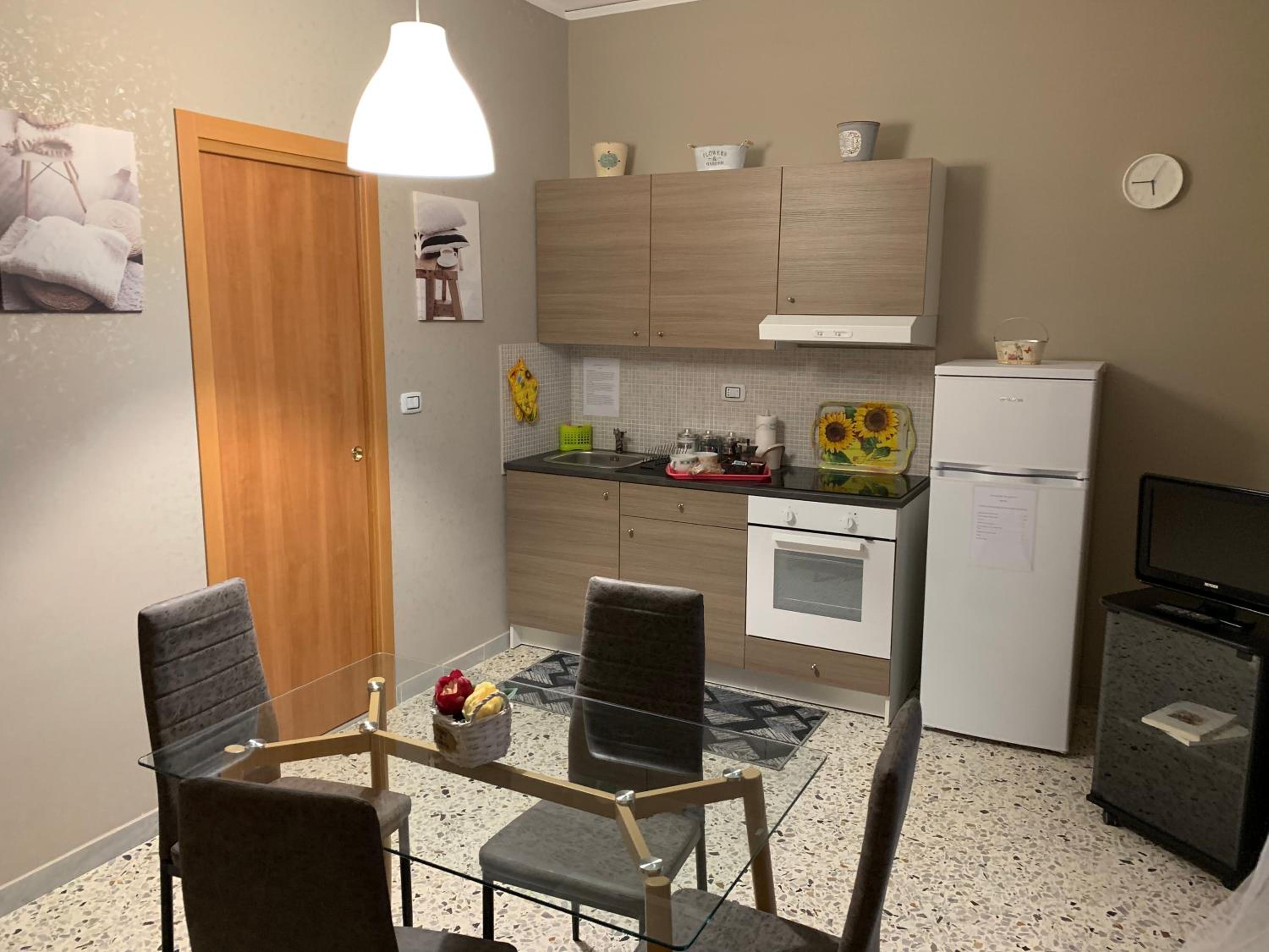 One-Bedroom Apartment - Photo 3