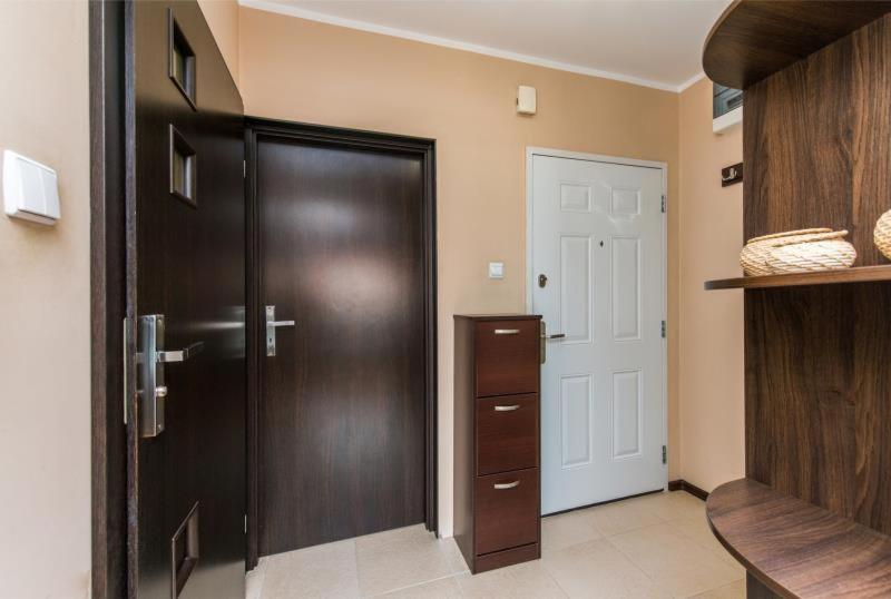 One-Bedroom Apartment - Photo 12