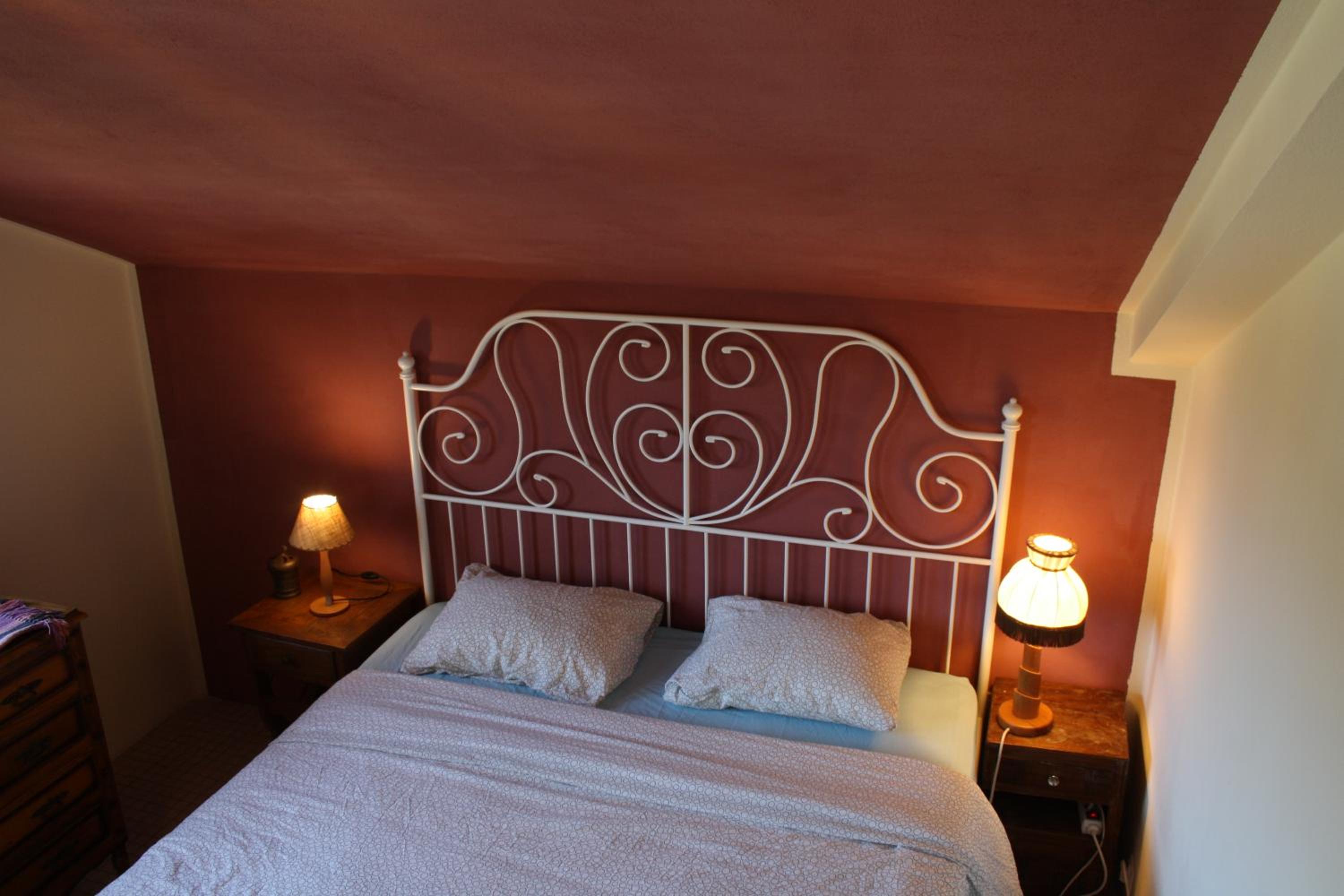 Double Room with Shared Bathroom photo 3