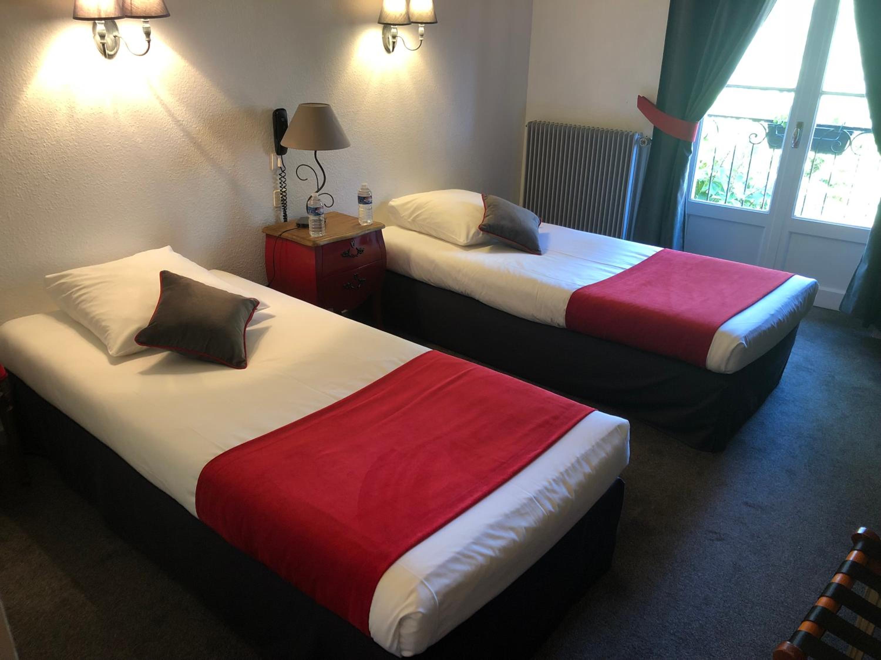 Twin Room - Photo 3