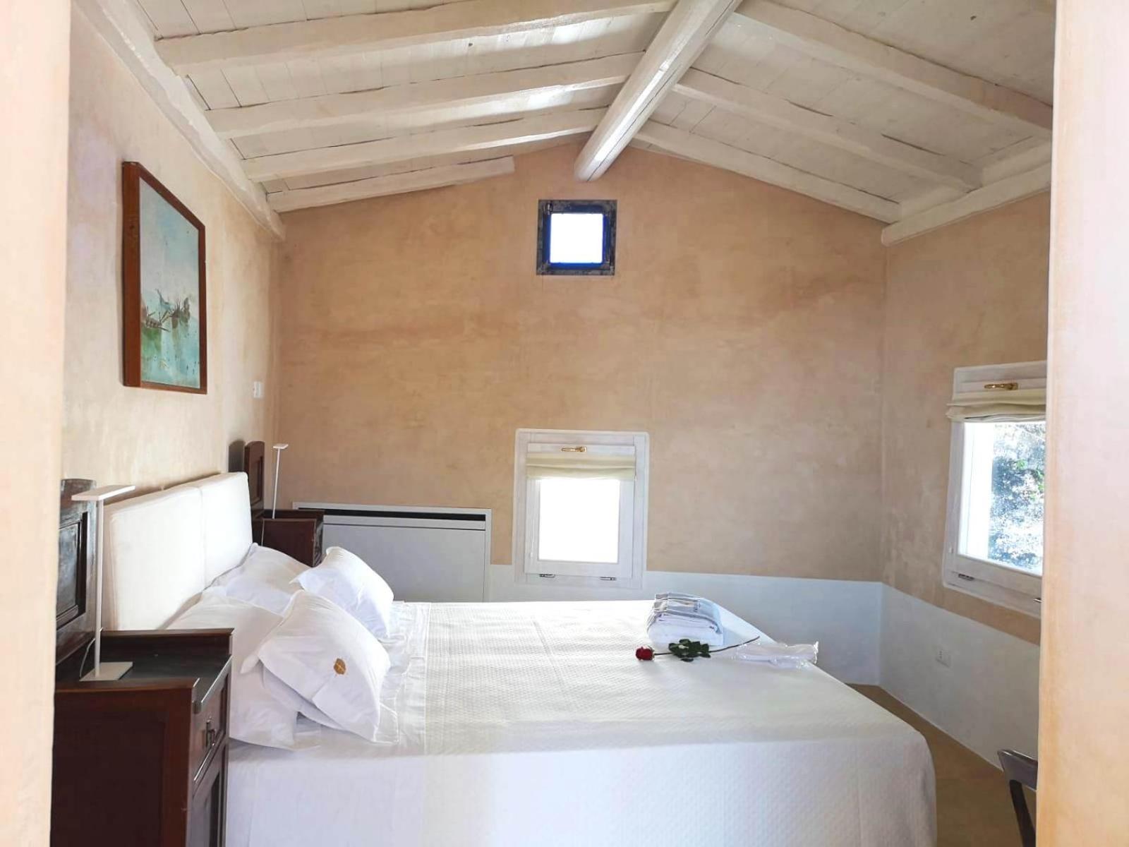 Suite with Hot Tub photo 2