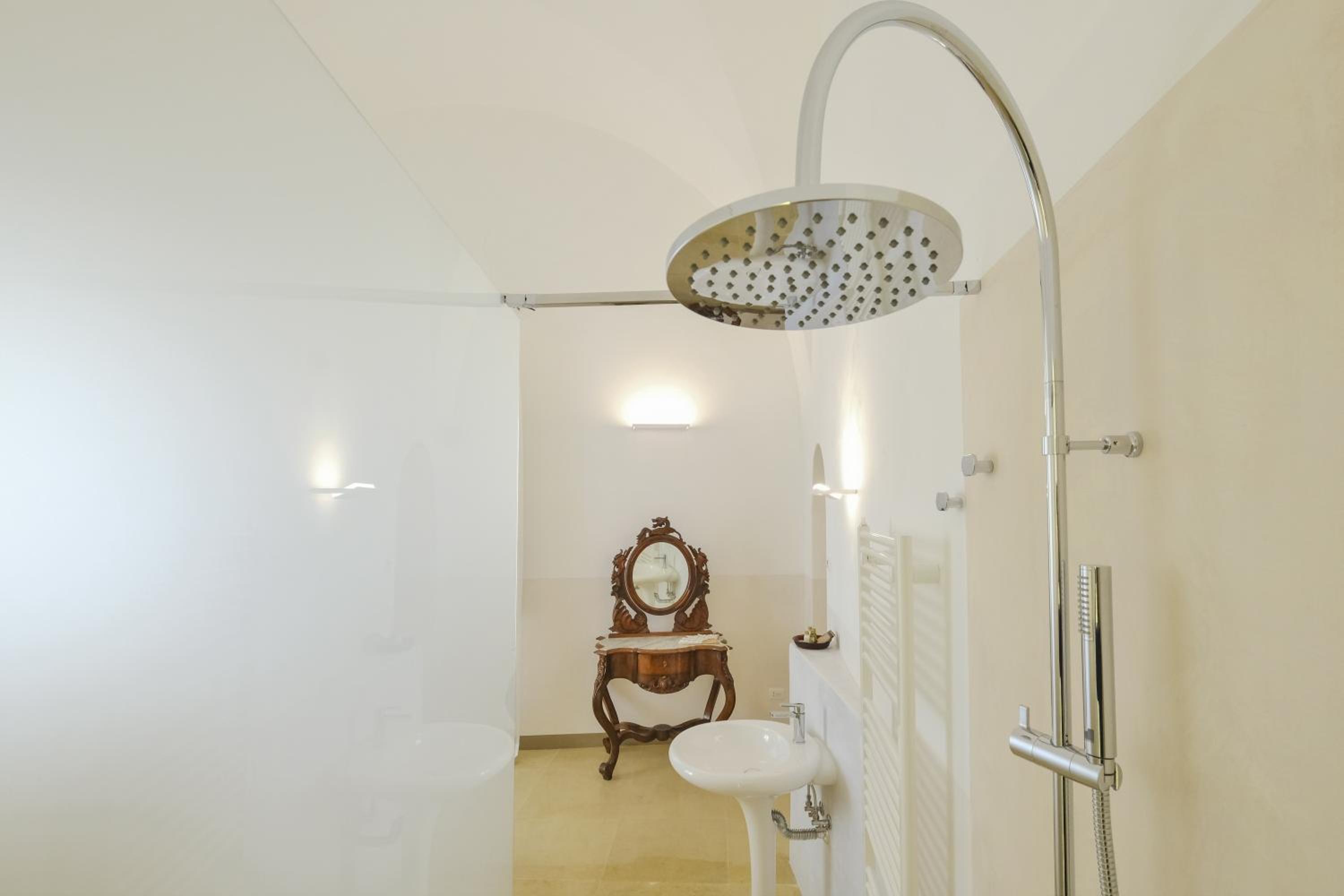 Suite with Sea View - Photo 6
