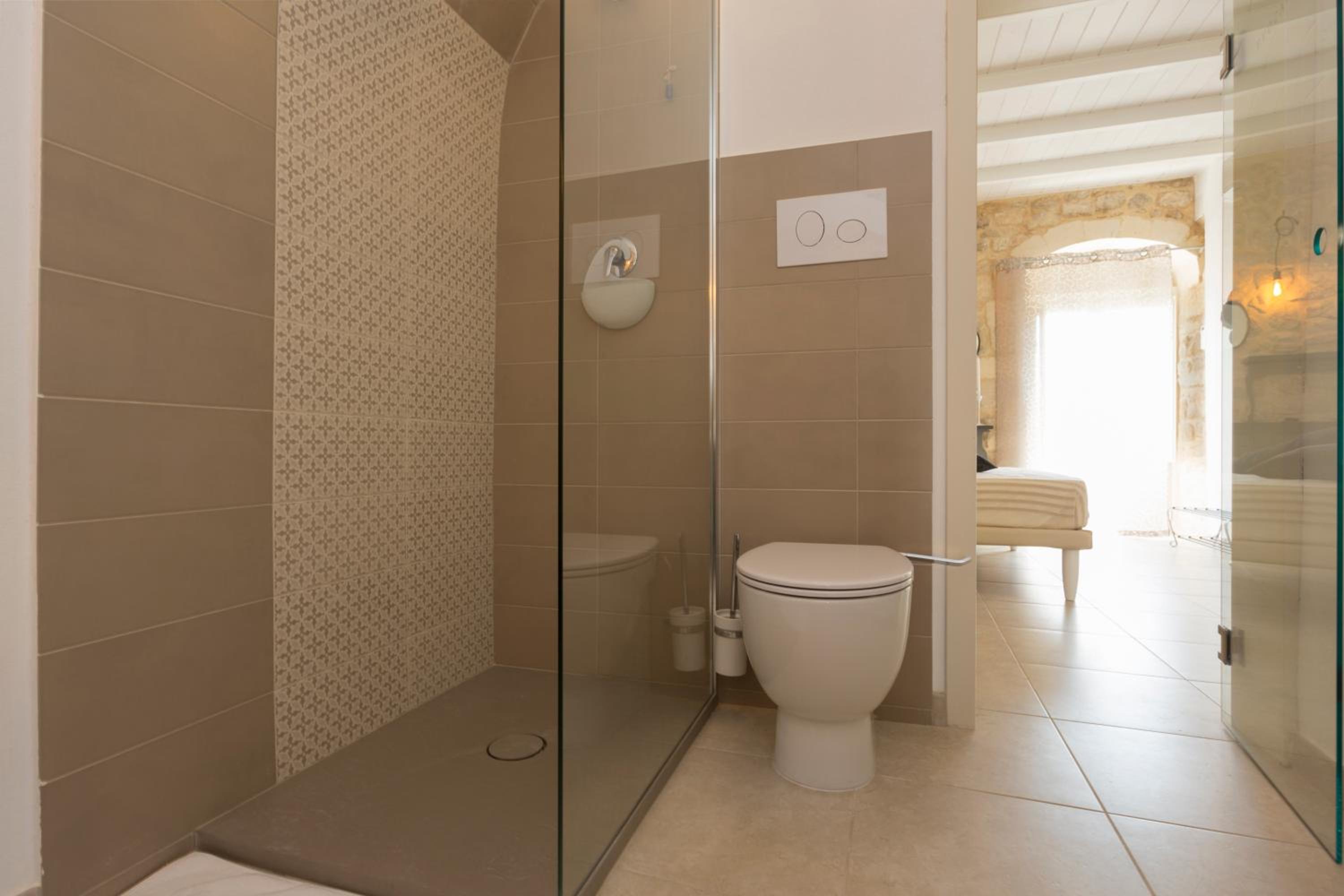 Double Room with Private Bathroom - Photo 3