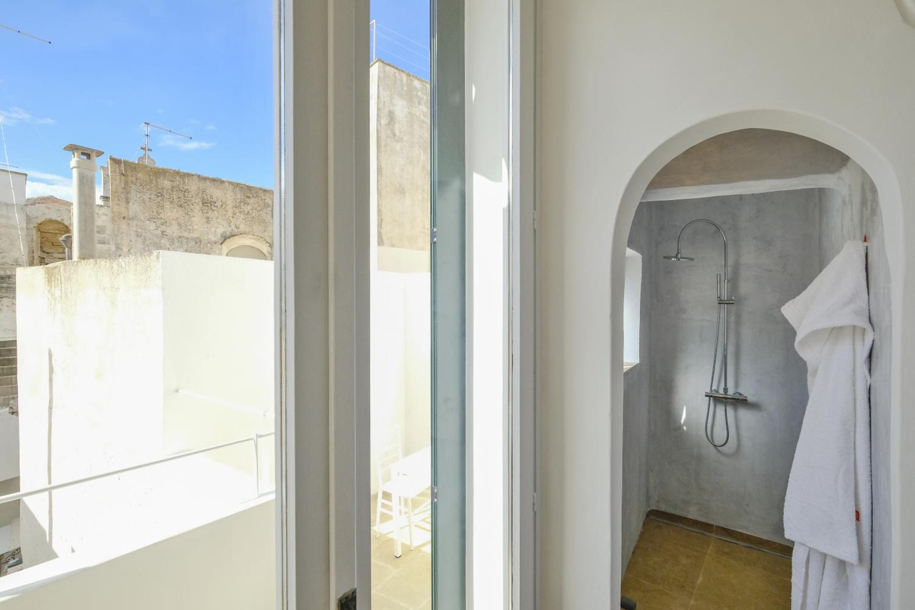 Suite with Terrace - Photo 3