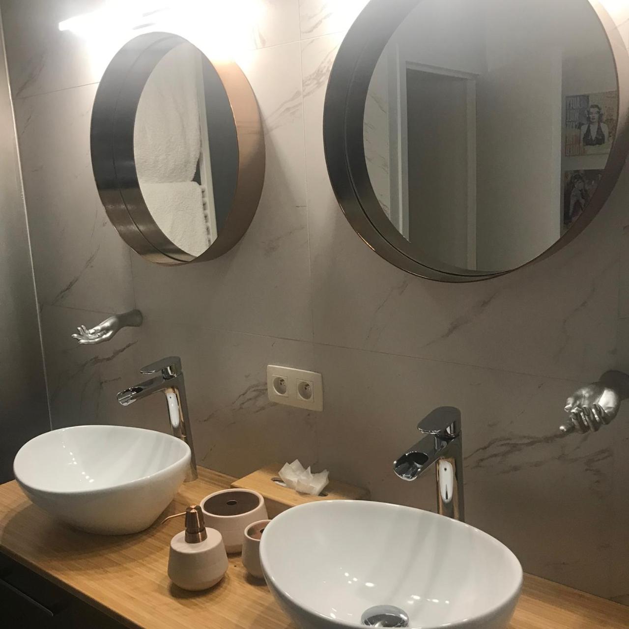 Double Room with Private Bathroom - Photo 12