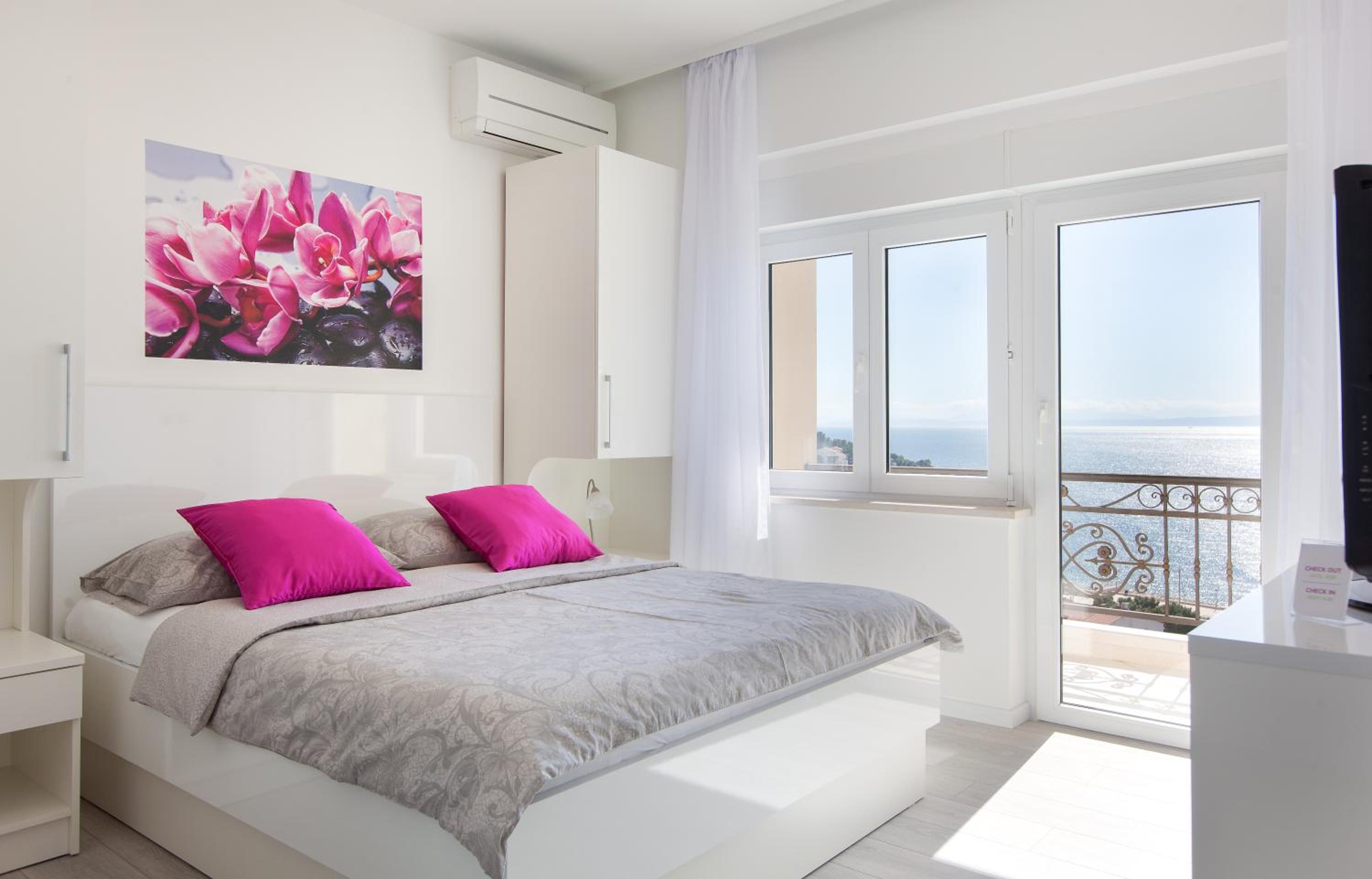 One-Bedroom Apartment with Sea View and Terrace photo 1