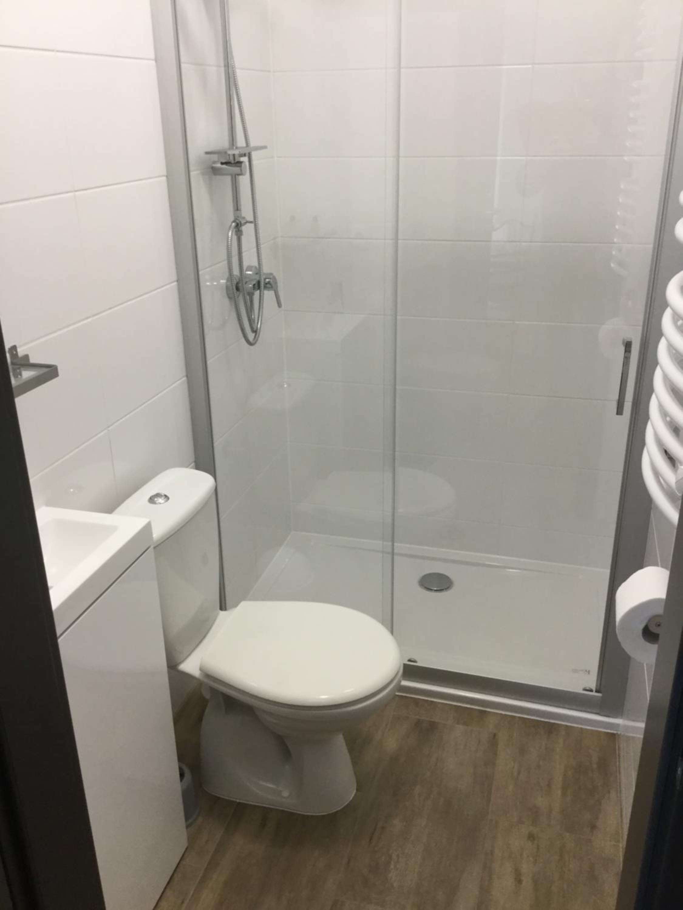 Single Room with Private Bathroom photo 3