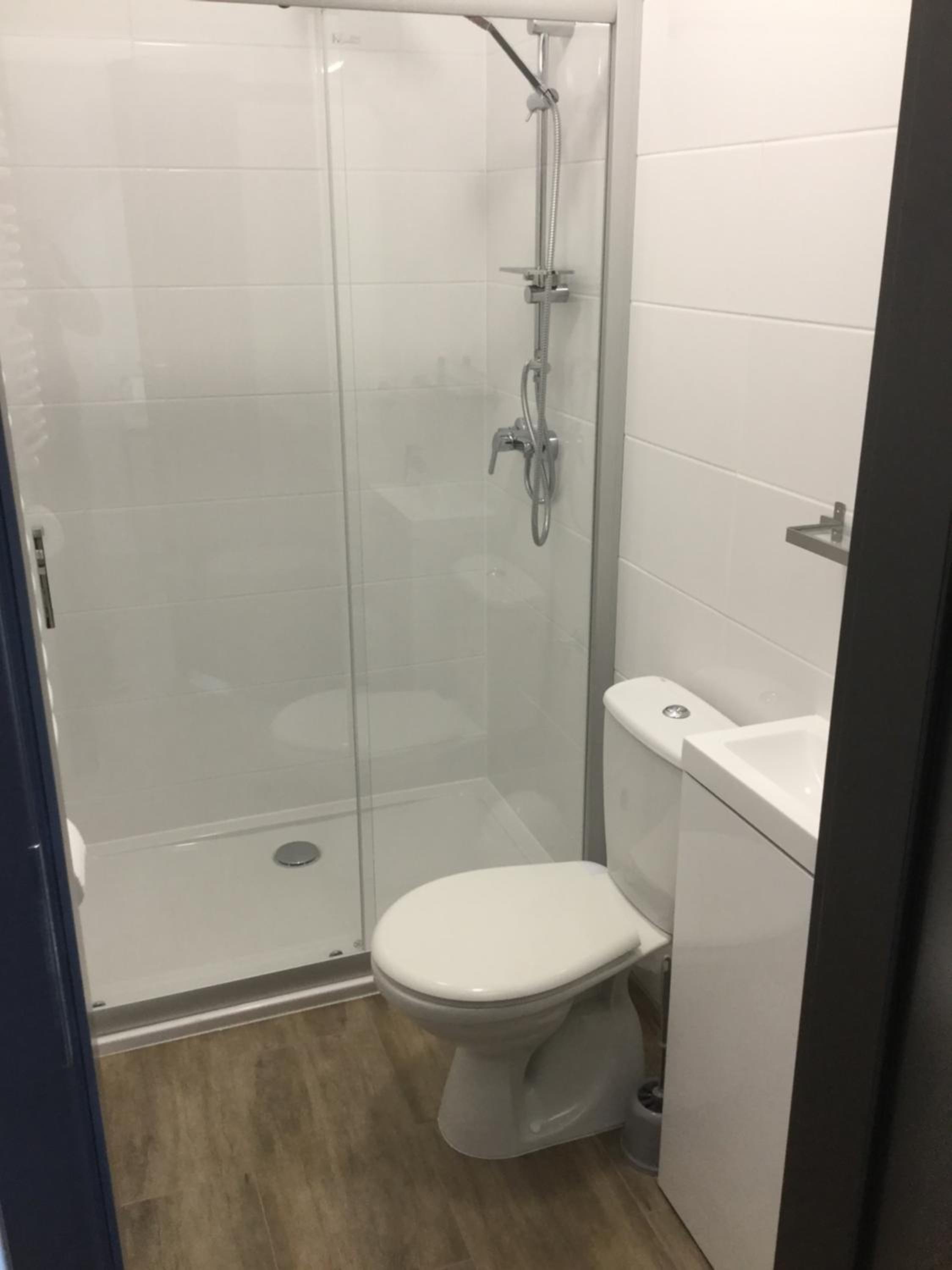 Single Room with Private Bathroom photo 2