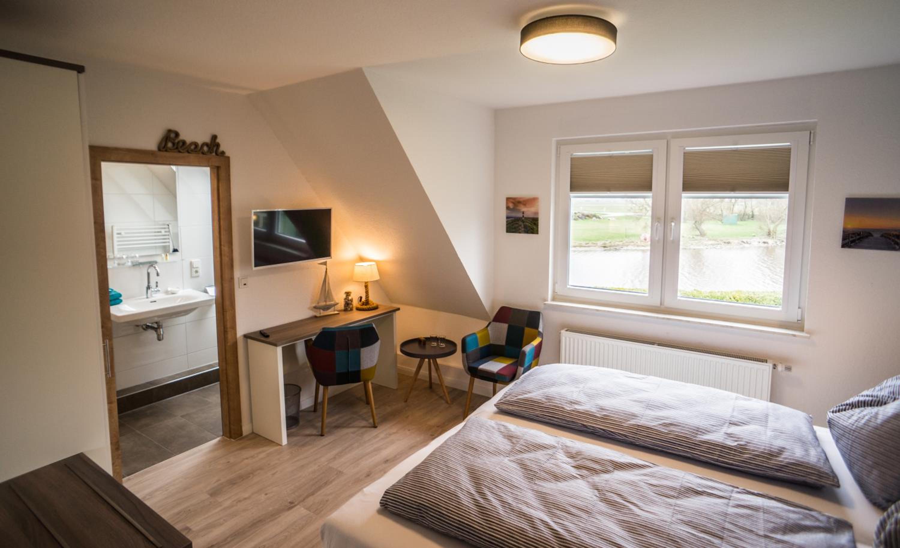 Double Room on upper floor in Annex at the lake
