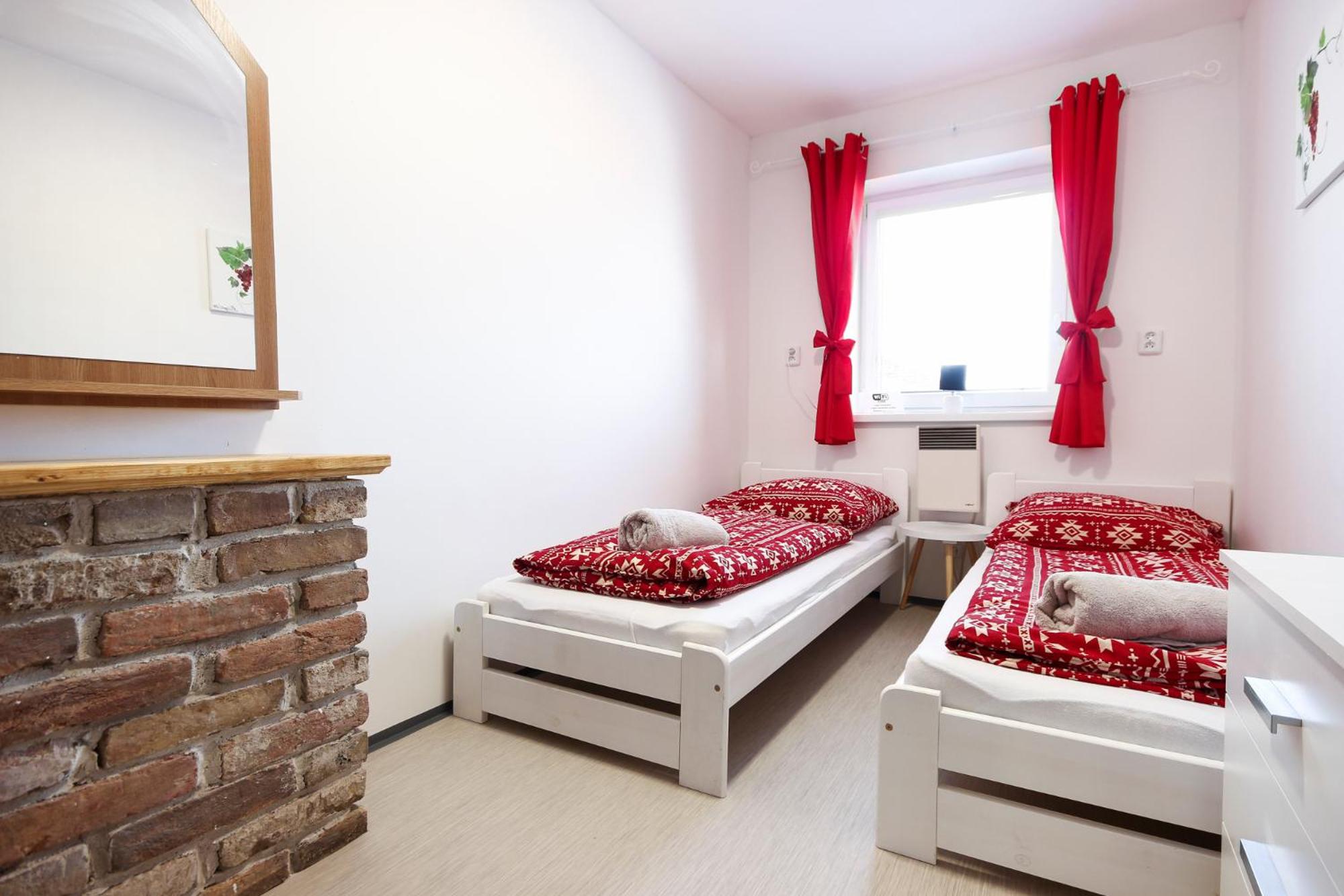 Twin Room with Private Bathroom photo 3