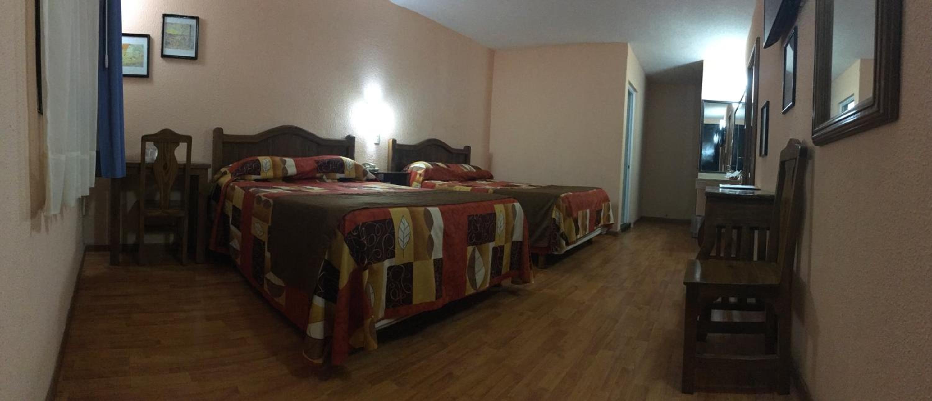 Double Room with Two Double Beds - Photo 9