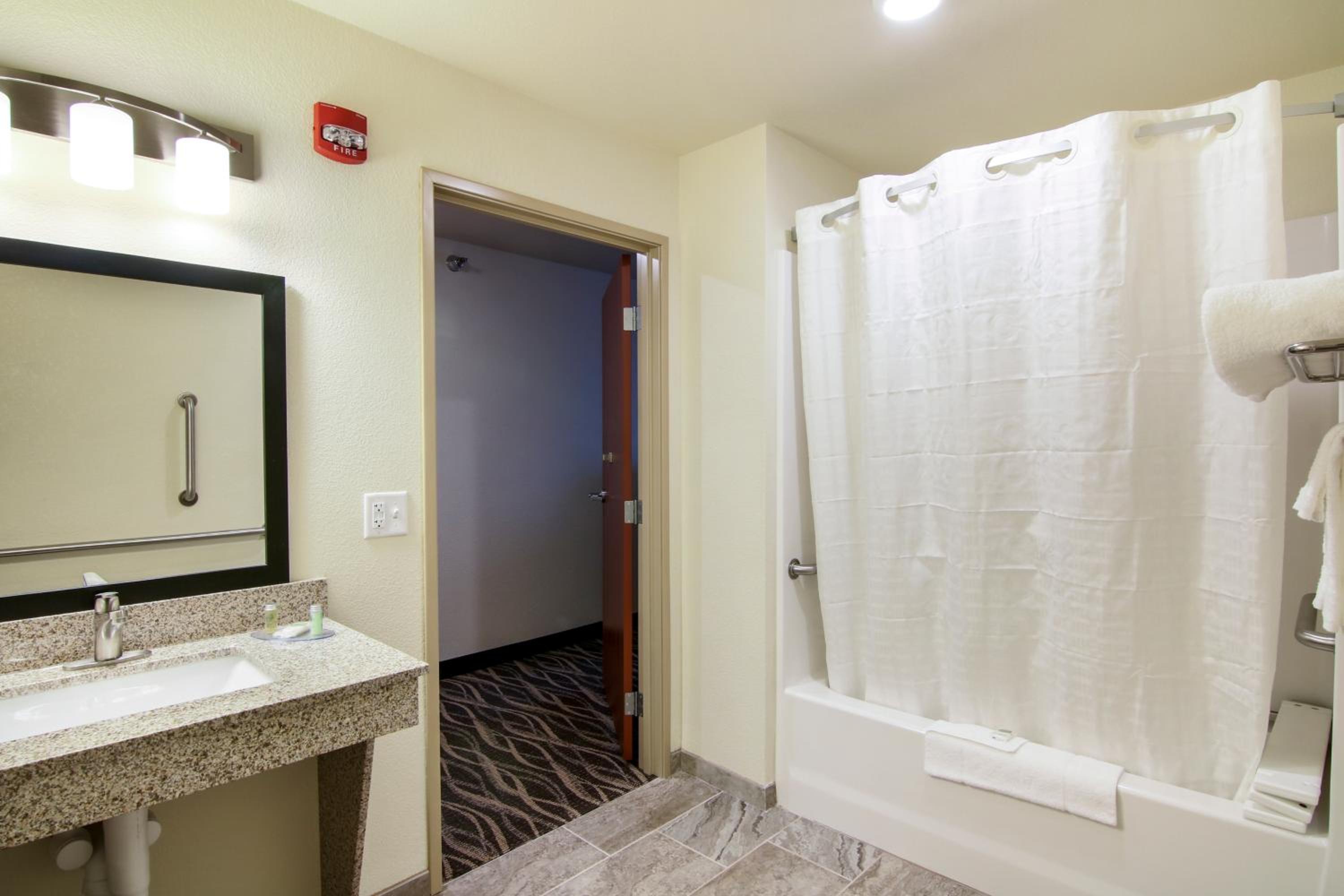 King Room - Disability Access - Photo 3