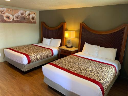 Deluxe Queen Room with Two Queen Beds photo 1