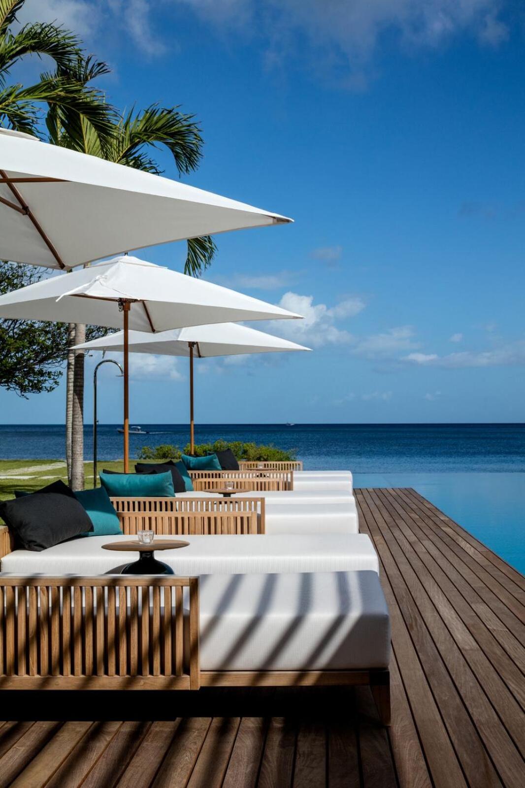Four-Bedroom Beachfront Villa photo 2