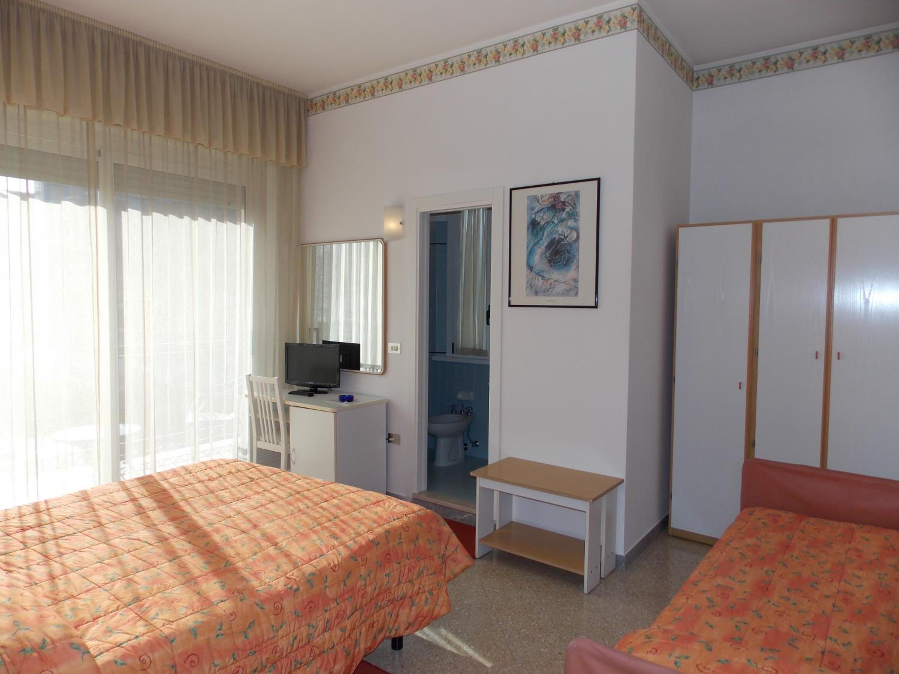 Standard Triple Room - Photo 1
